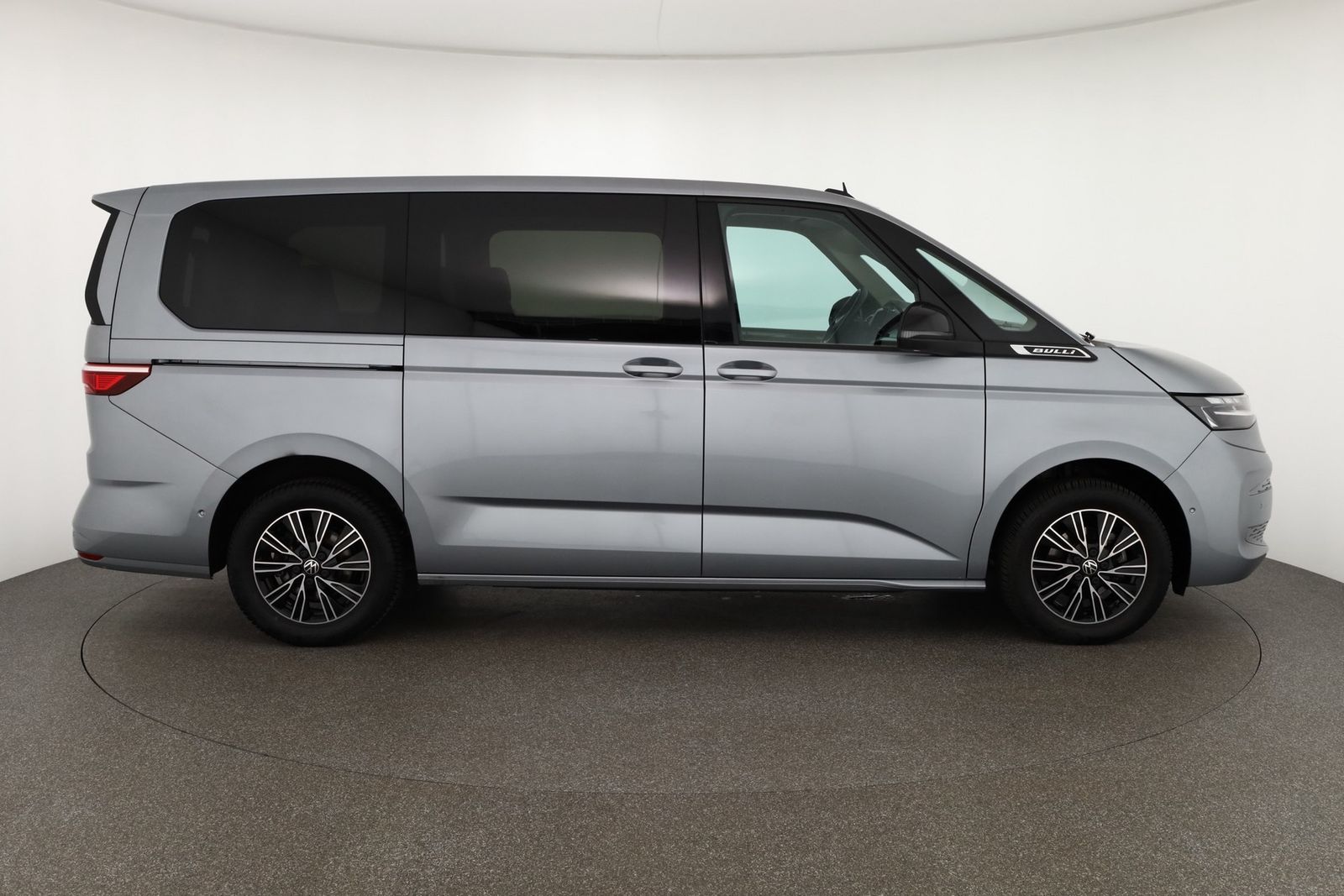 Volkswagen T7 Multivan 2.0 TDI DSG - Samsaru's Car Outlet