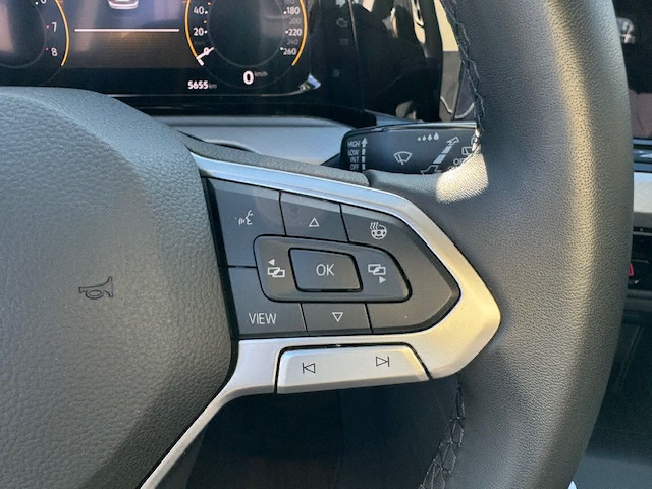 Volkswagen Golf VIII Life 1.5 TSI - Samsaru's Car Outlet