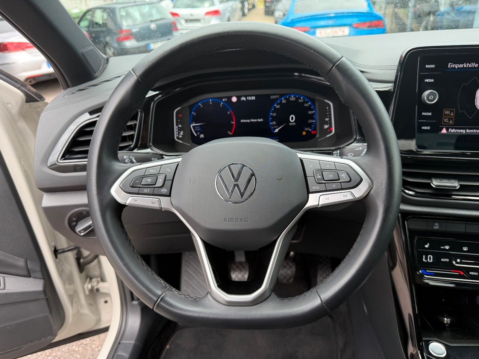 Volkswagen T-Roc 1.5 TSI Black - Samsaru's Car Outlet