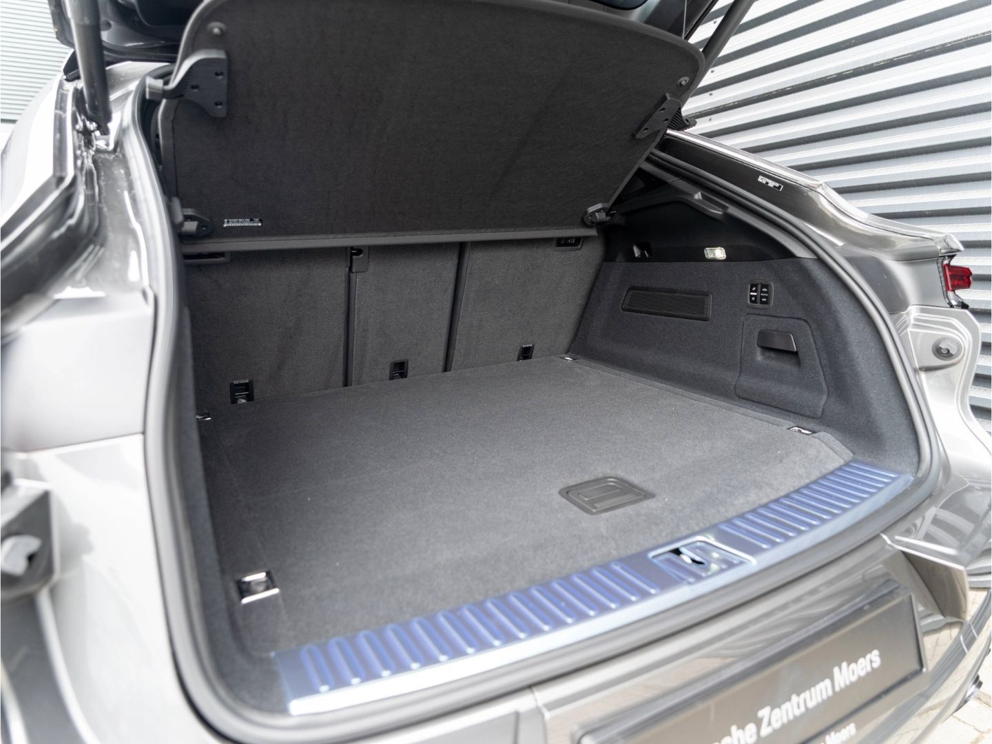Porsche Cayenne E-Hybrid Coupe SAGA, BOSE