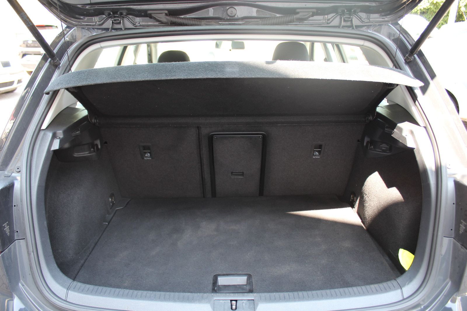 Volkswagen Golf VII e-Golf - Samsaru's Car Outlet