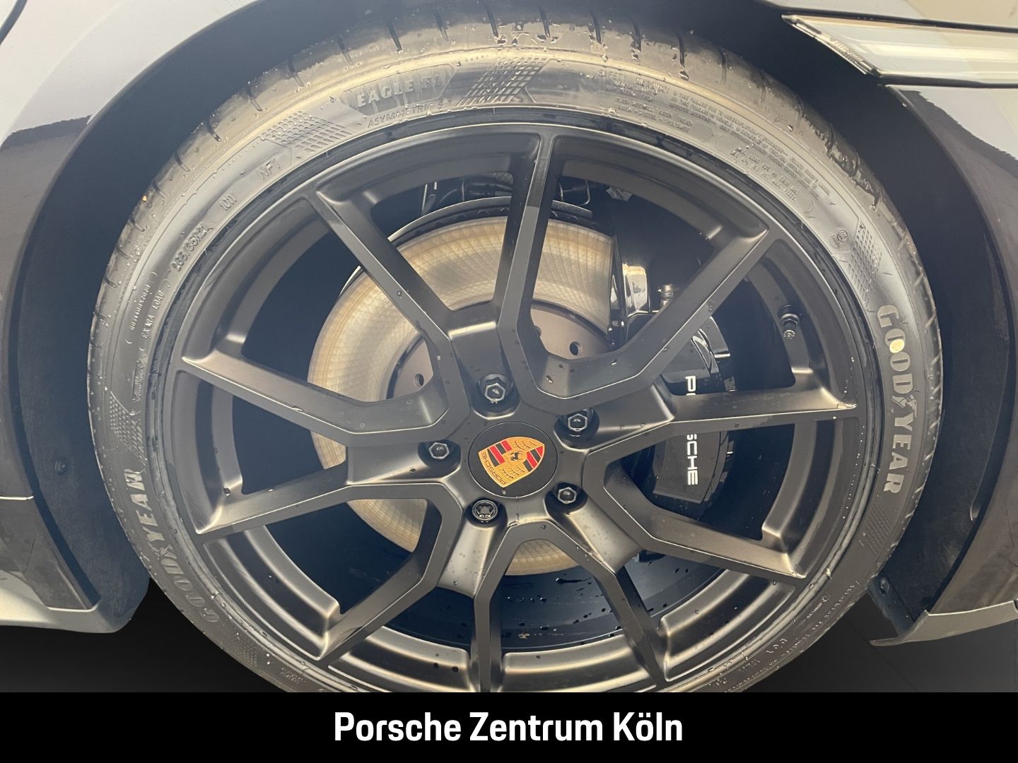 Porsche Taycan GTS Sport Turismo HA-Lenkung InnoDrive