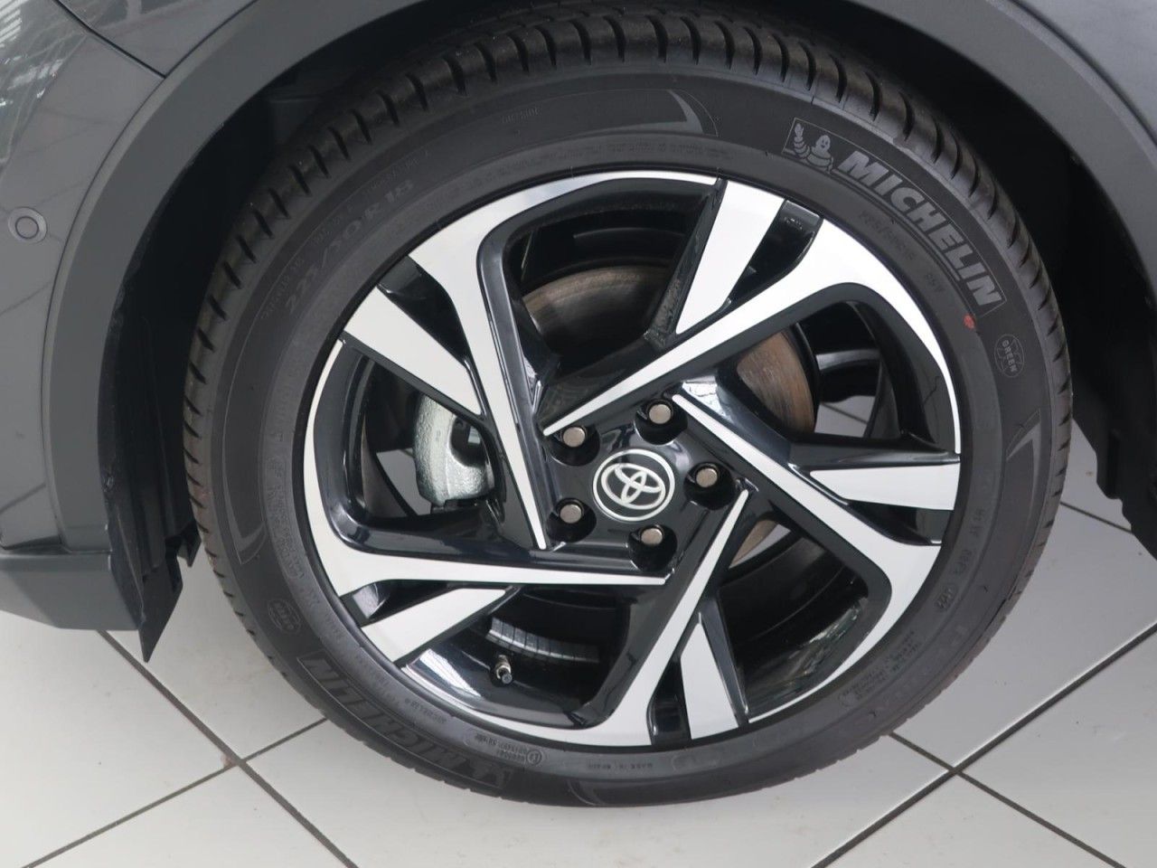 Toyota C-HR 2.0 VVTI HYBRID TEAM D NAVI*PDC*KAMERA