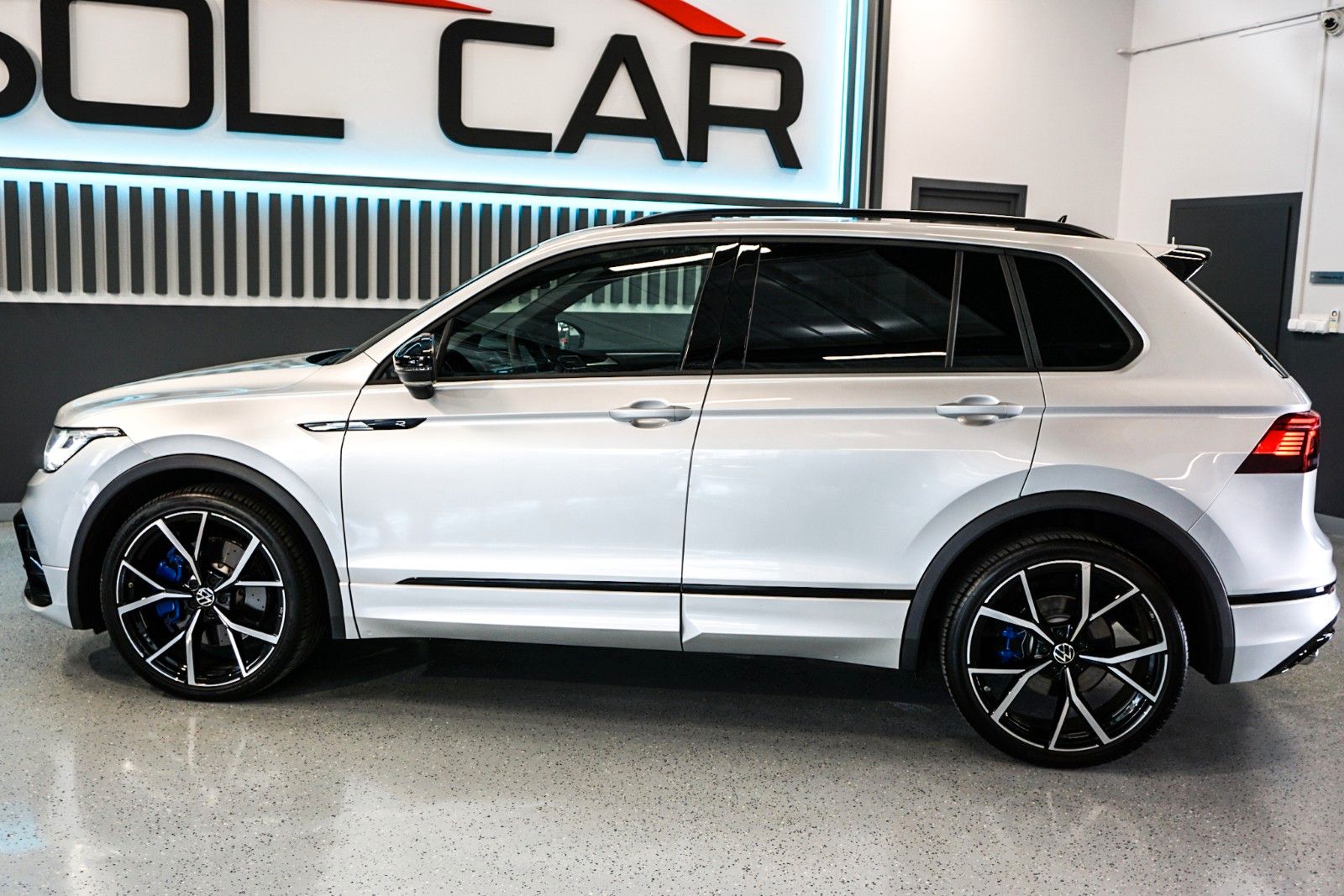Volkswagen Tiguan R 4Motion - Samsaru's Car Outlet