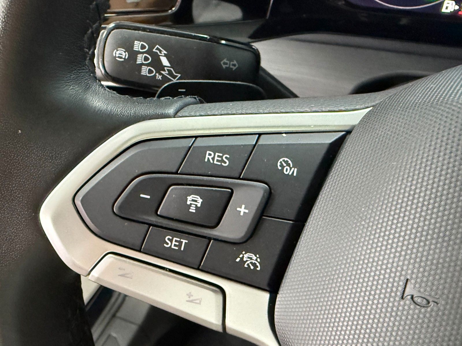 Volkswagen Golf 2.0 TSI/ACC/PANO/KAM/STHZ/AHK/MATRIX/AHK