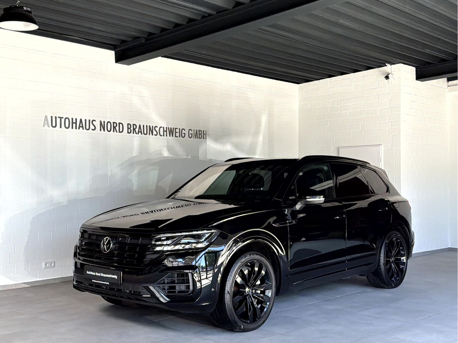 Volkswagen Touareg R 3.0TSI*BlackStyle*Pano*AHK*HUD*Massage