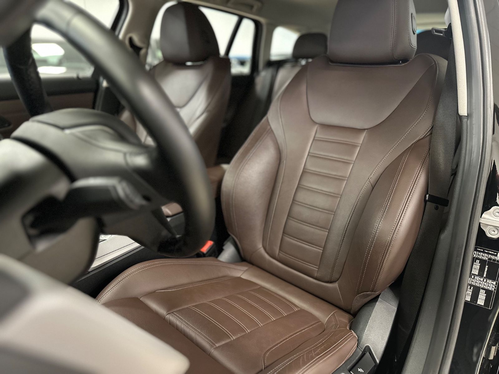 BMW 320d LivCP+ - Samsaru's Car Outlet