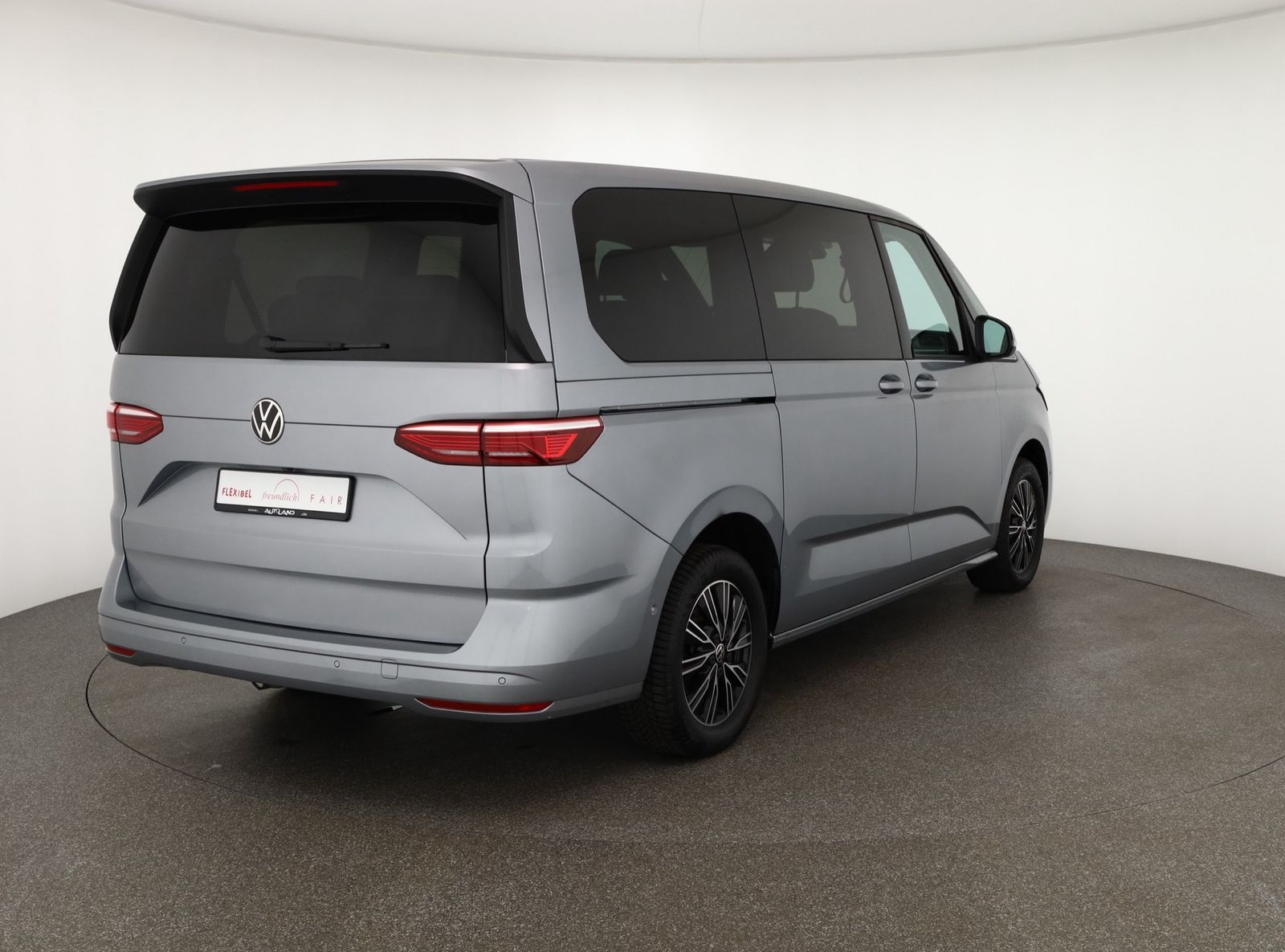 Volkswagen T7 Multivan 2.0 TDI DSG - Samsaru's Car Outlet