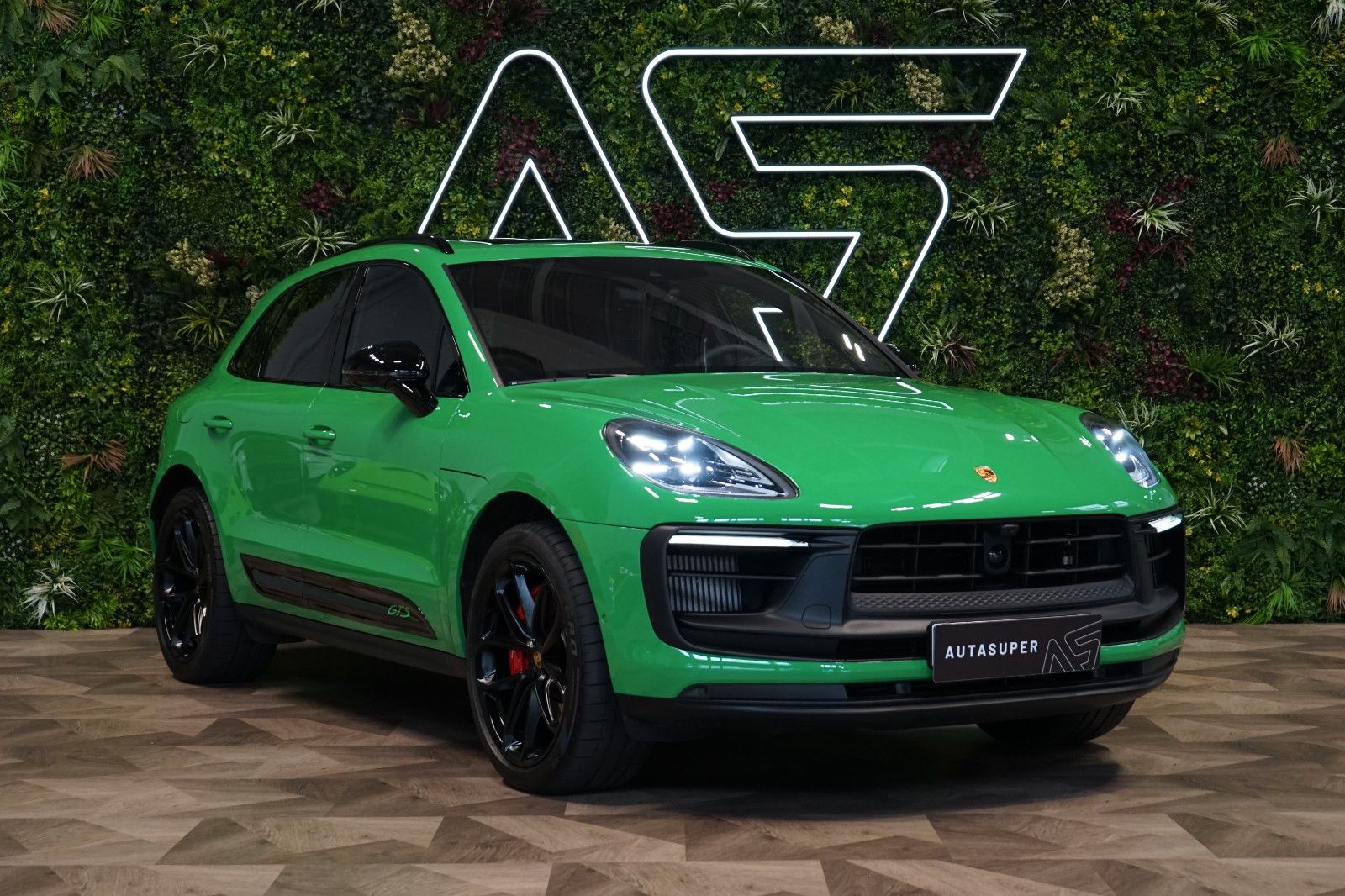 Porsche GTS - Samsaru's Car Outlet