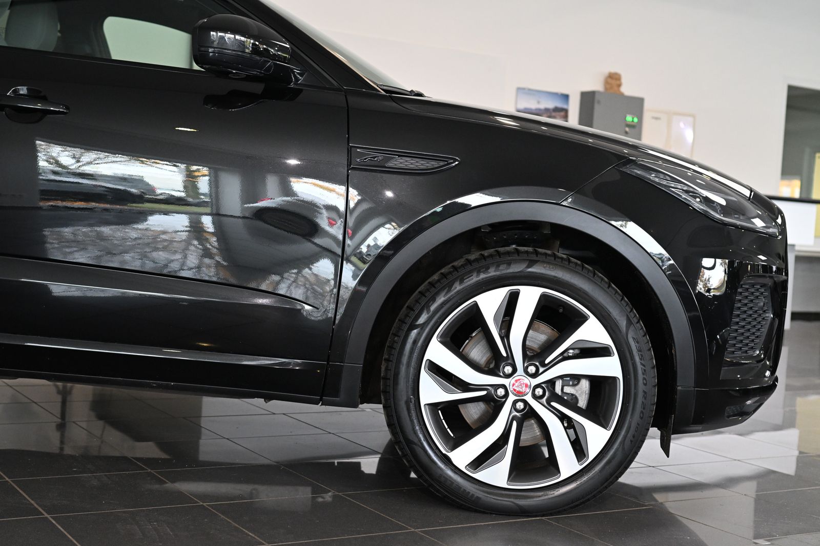 Jaguar E-PACE D200 R-Dynamic HSE AWD Pano ACC Leder 20"