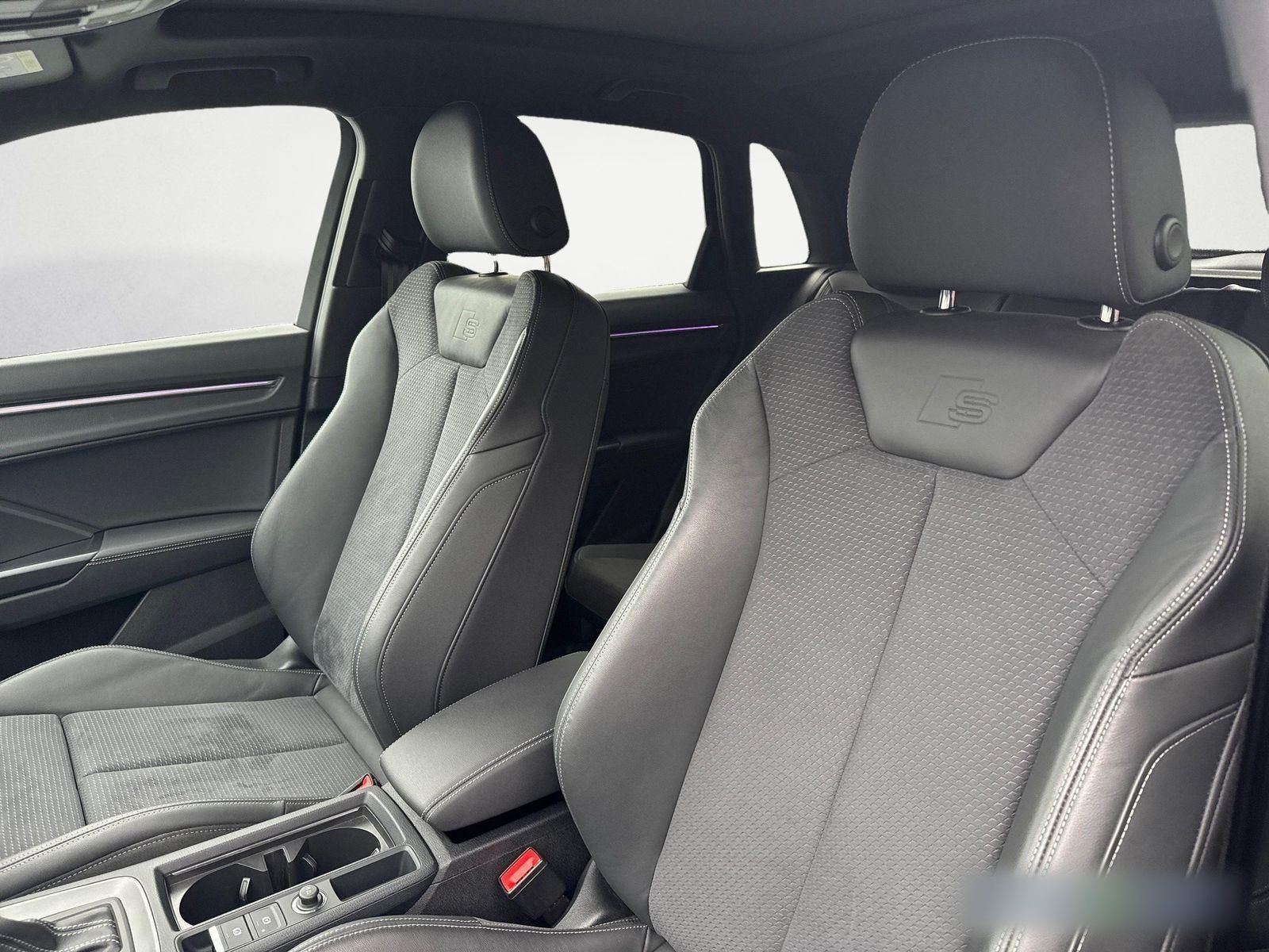 Audi Q3 45 TFSI qu S line - Samsaru's Car Outlet