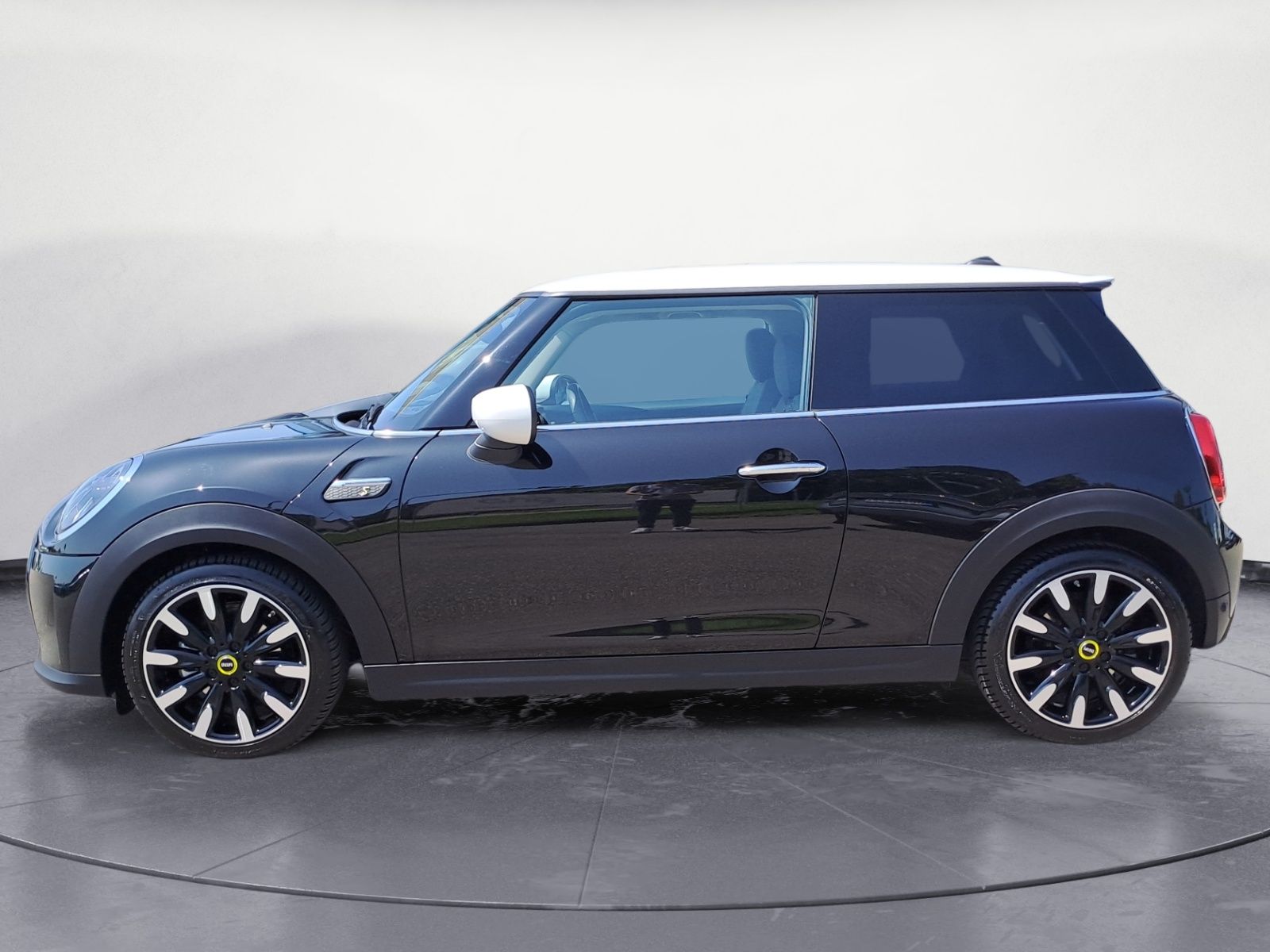 MINI Cooper SE Classic - Samsaru's Car Outlet