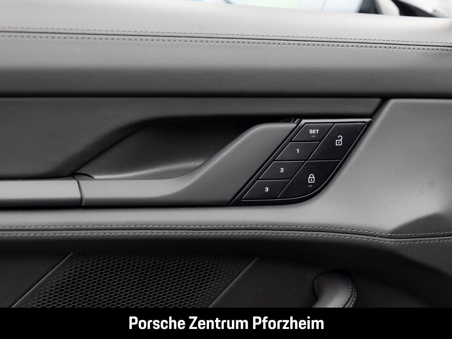 Porsche Taycan 4 Cross Turismo Head-Up HD-Matrix 21-Zoll