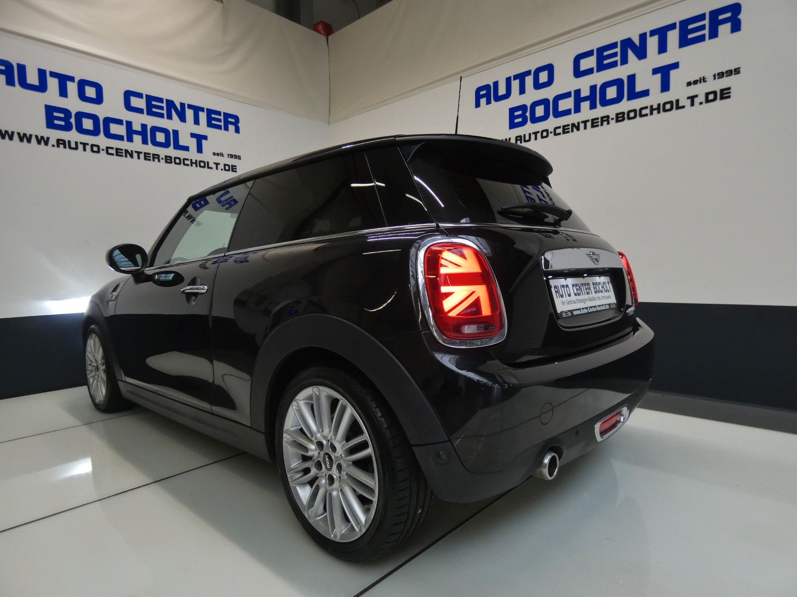 MINI Cooper Chili - Samsaru's Car Outlet
