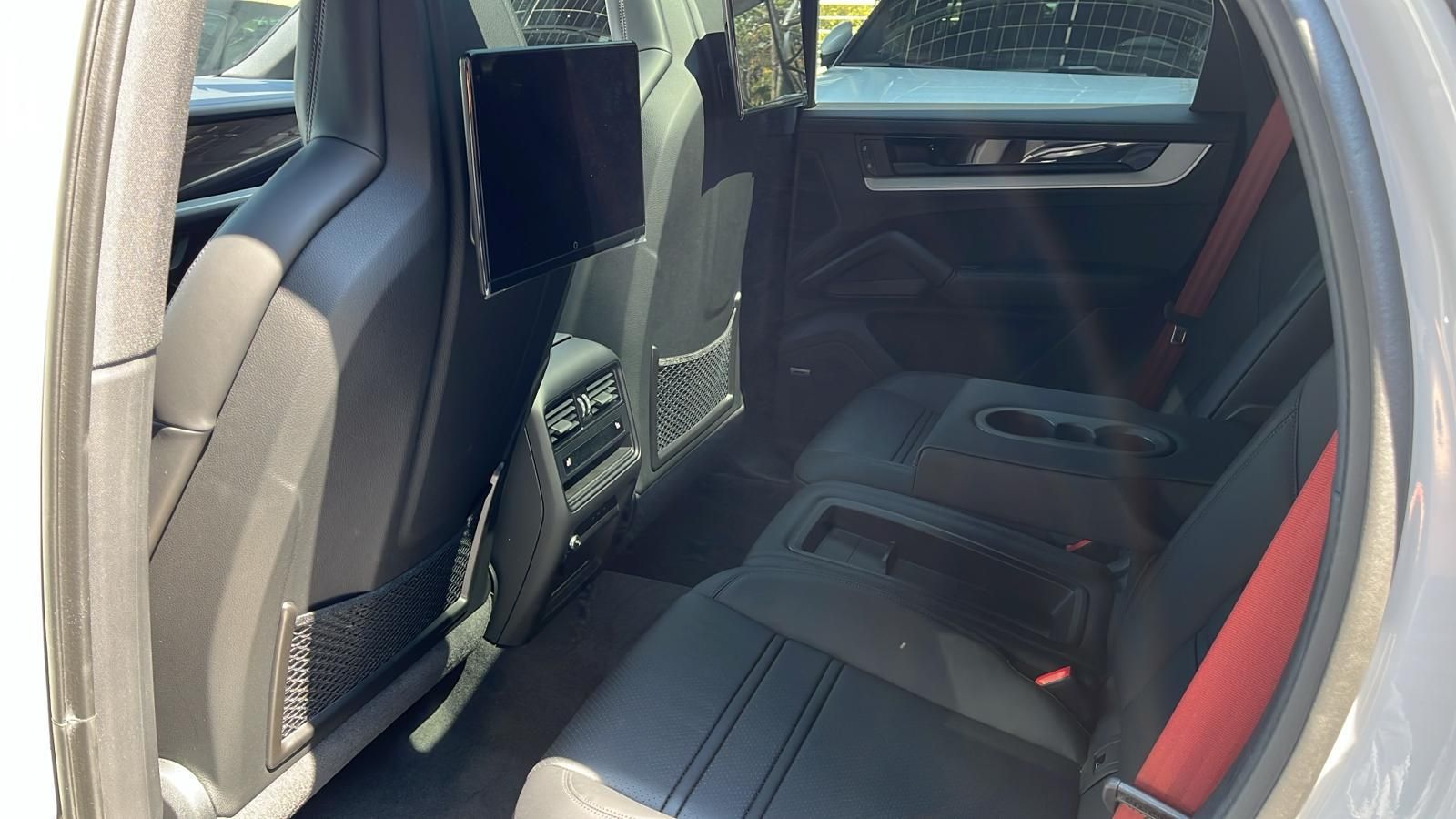 Porsche Cayenne Coupe | PROD25 | 18-Way | TV