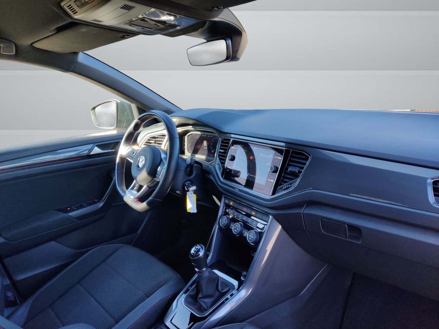 Volkswagen T-Roc 1.5 TSI R-Line - Samsaru's Car Outlet