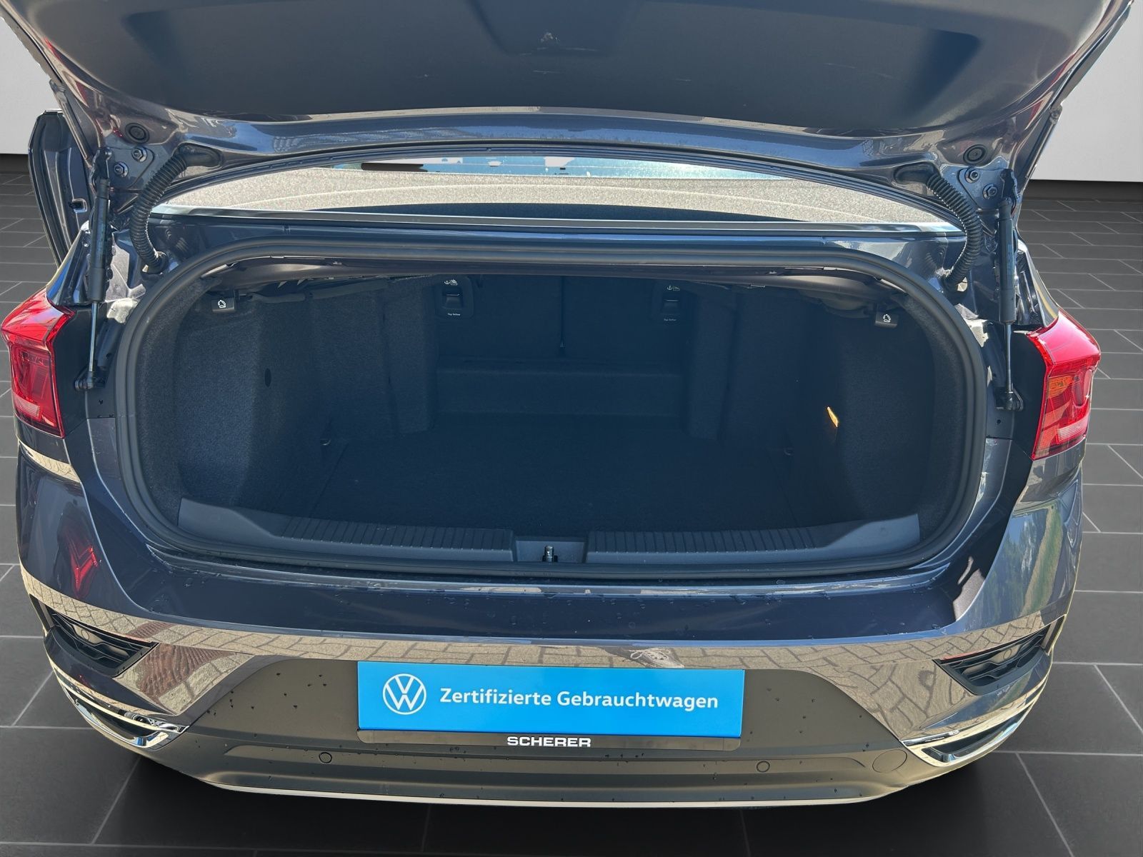 Volkswagen T-Roc 1.5 TSI Style DSG - Samsaru's Car Outlet