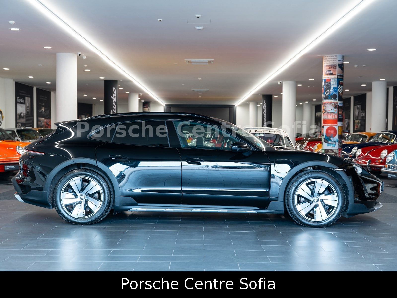 Porsche Taycan Cross Turismo 4
