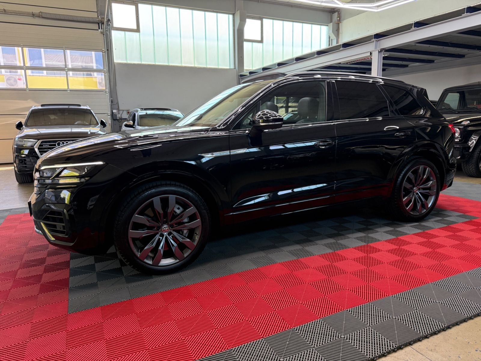 Volkswagen Touareg R-Line - Samsaru's Car Outlet