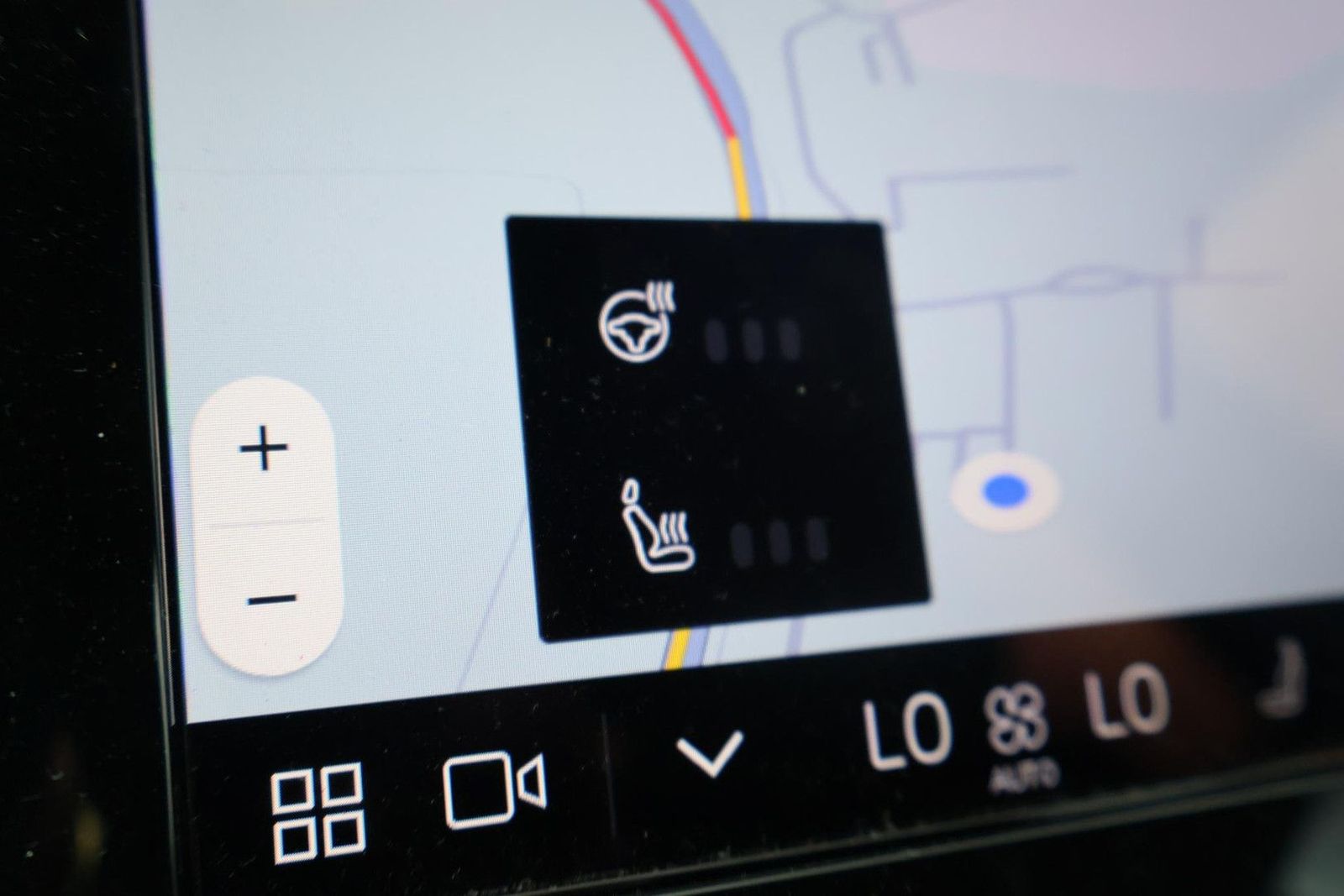 Volvo XC40 2.0 B4 Plus Dark | AHK| ACC |2WD| Beheizbar