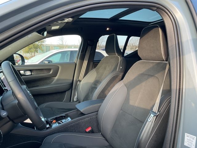 Volvo XC40 T5 Ultimate Dark Plug-In 2WD AHK PANO ACC