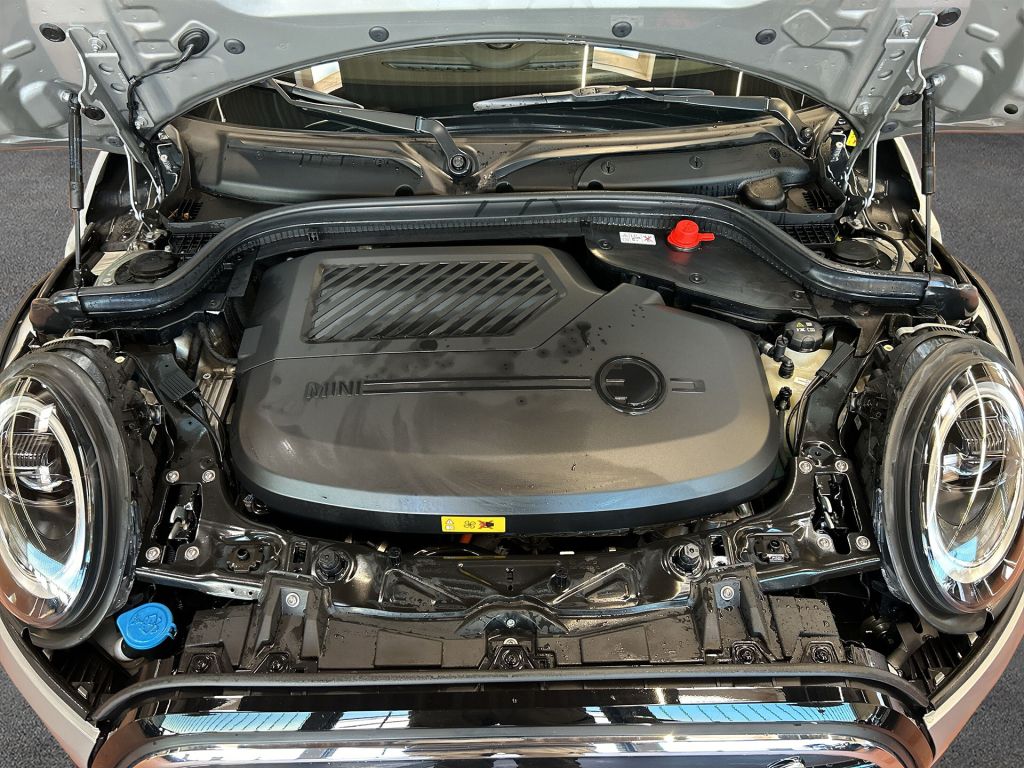 MINI Cooper SE MINI Yours Trim - Samsaru's Car Outlet
