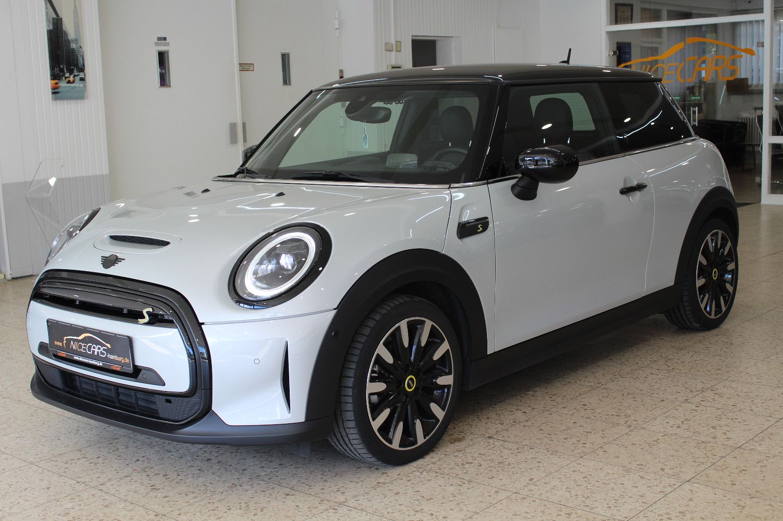MINI COOPER SE Yours Trim Edition - Samsaru's Car Outlet