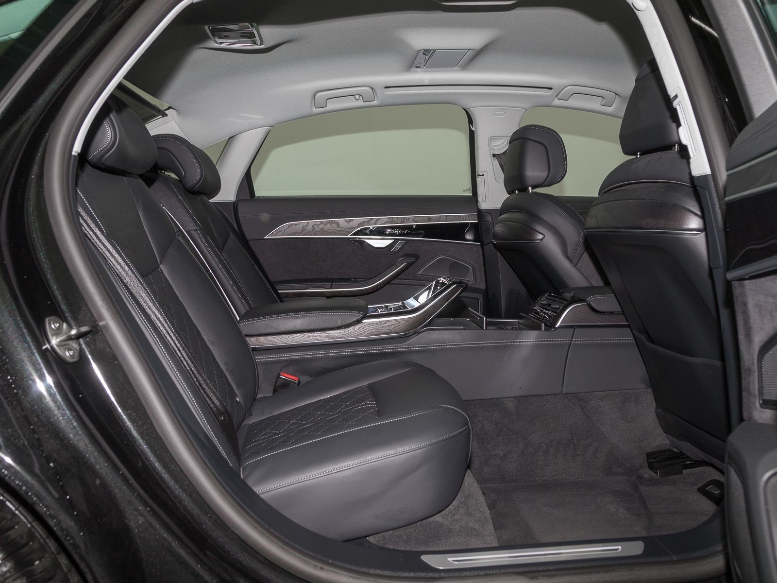 Audi A8 Lang 60 TFSIe Q NP145 - Samsaru's Car Outlet