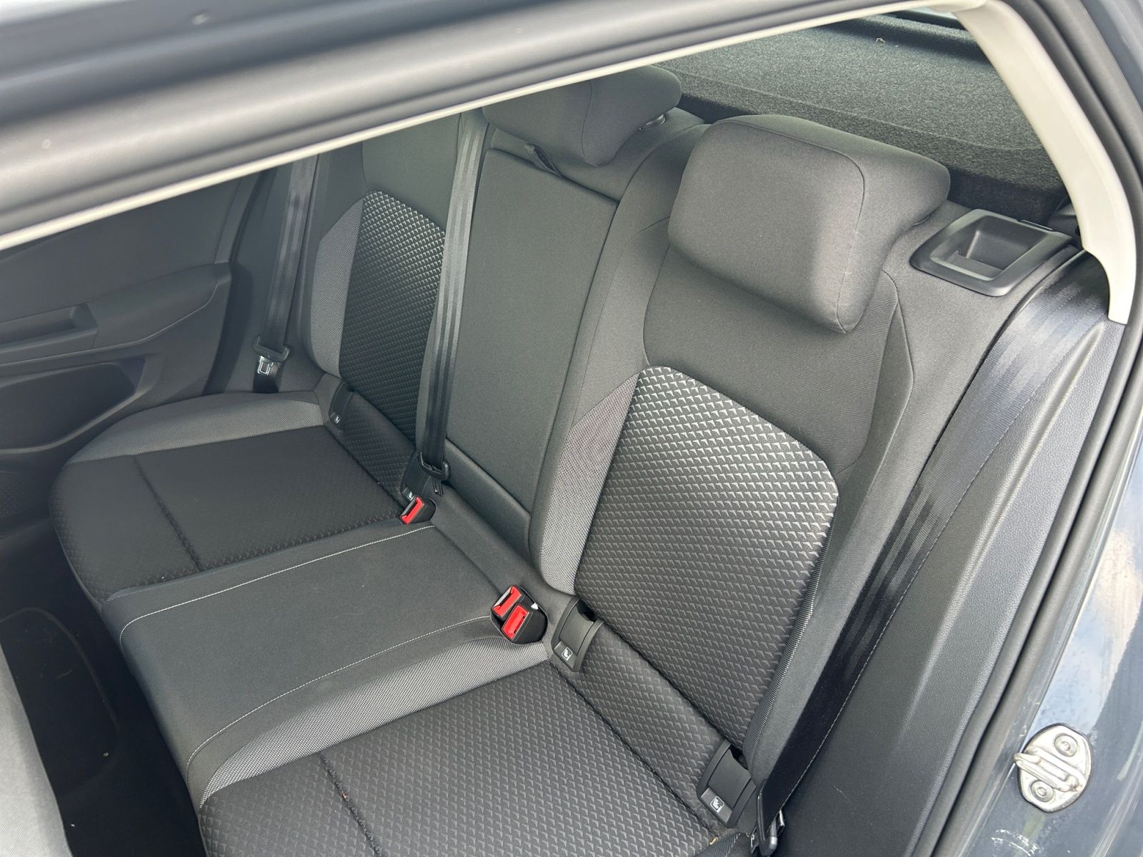 Volkswagen Golf VIII 1.5 TSI Life - Samsaru's Car Outlet