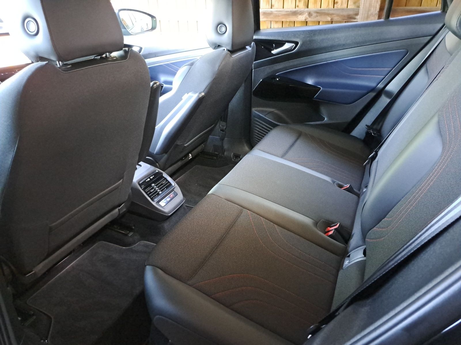 Volkswagen ID.4 GTX 1,99% PANO AHK NAV APP 20" WÄRMEPU DCC
