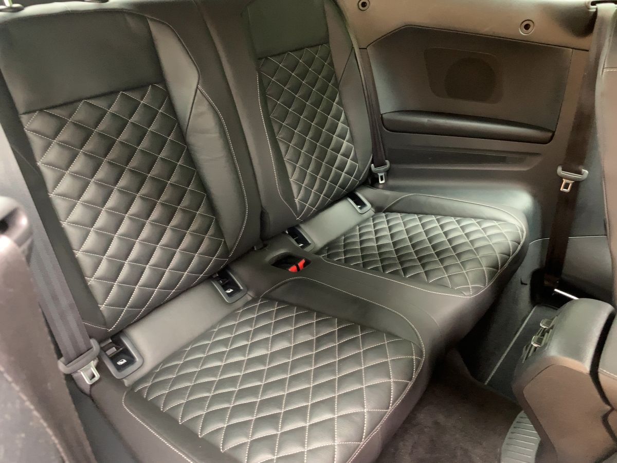 Volkswagen T-Roc 1.5 TSI R-LINE - Samsaru's Car Outlet