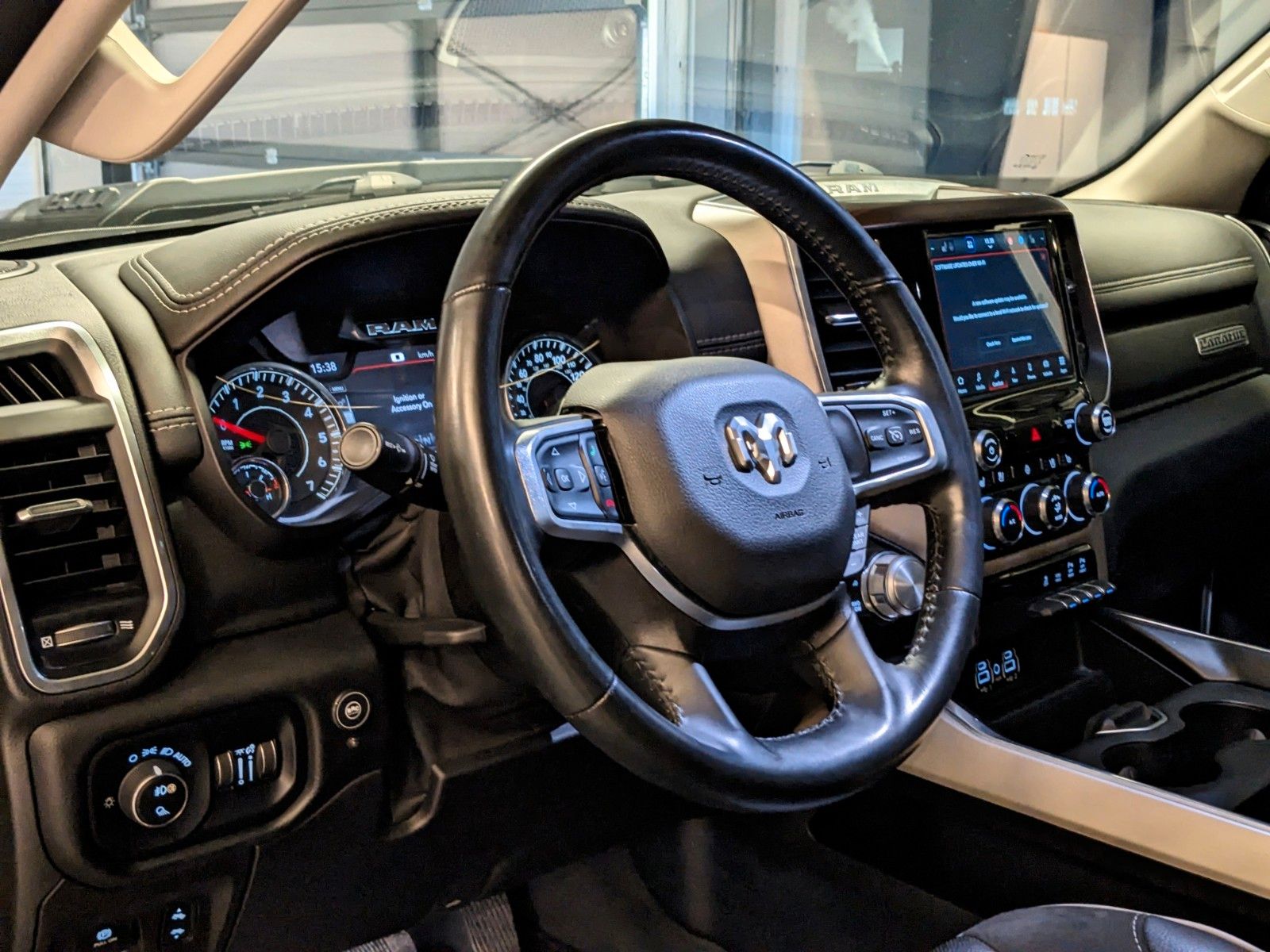 Dodge RAM 1500  Laramie Limited Night HEMI 5.7L   4x4
