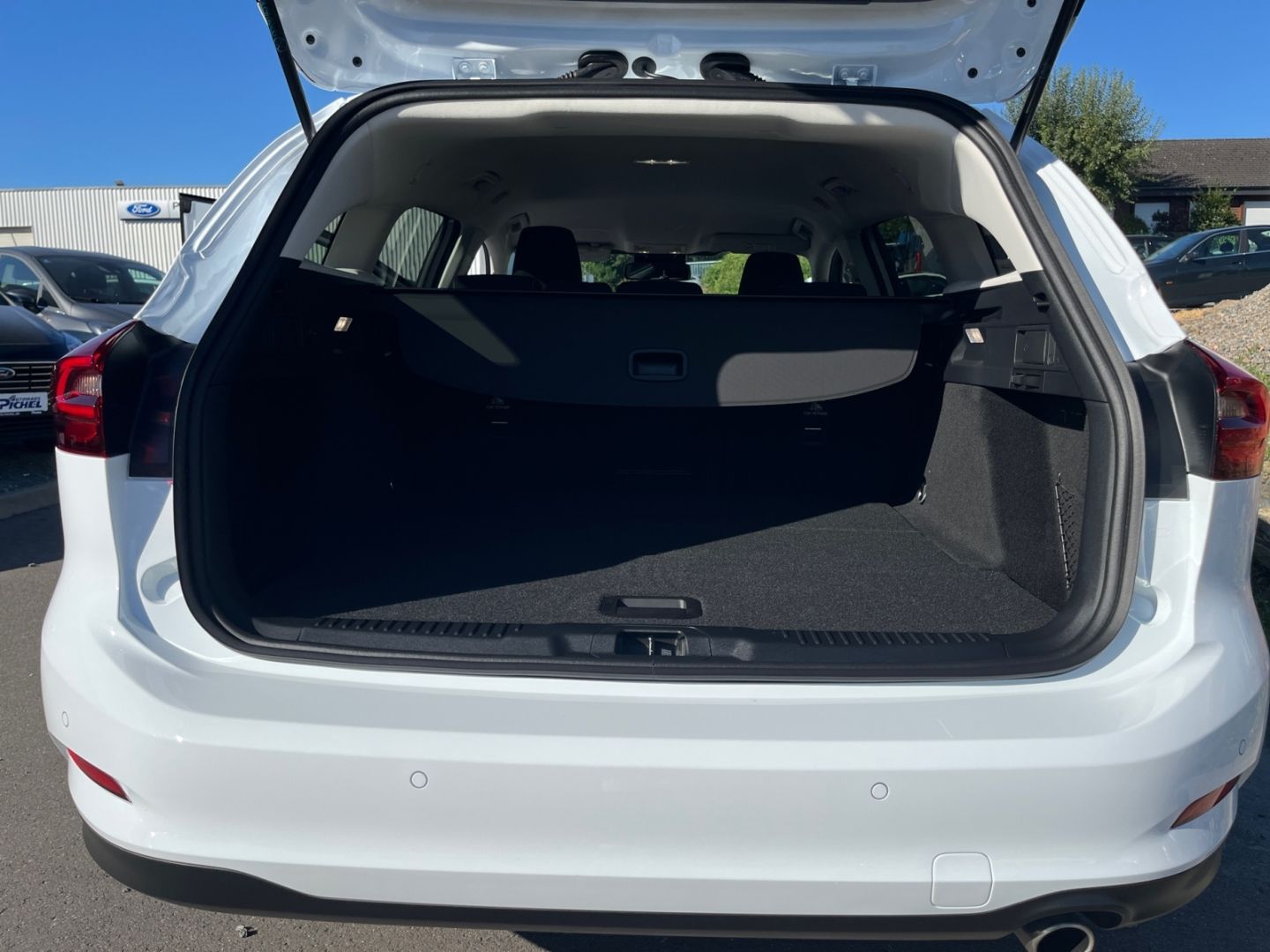 Ford Focus Turnier Titanium X Ganzj.-Reifen Winterpak