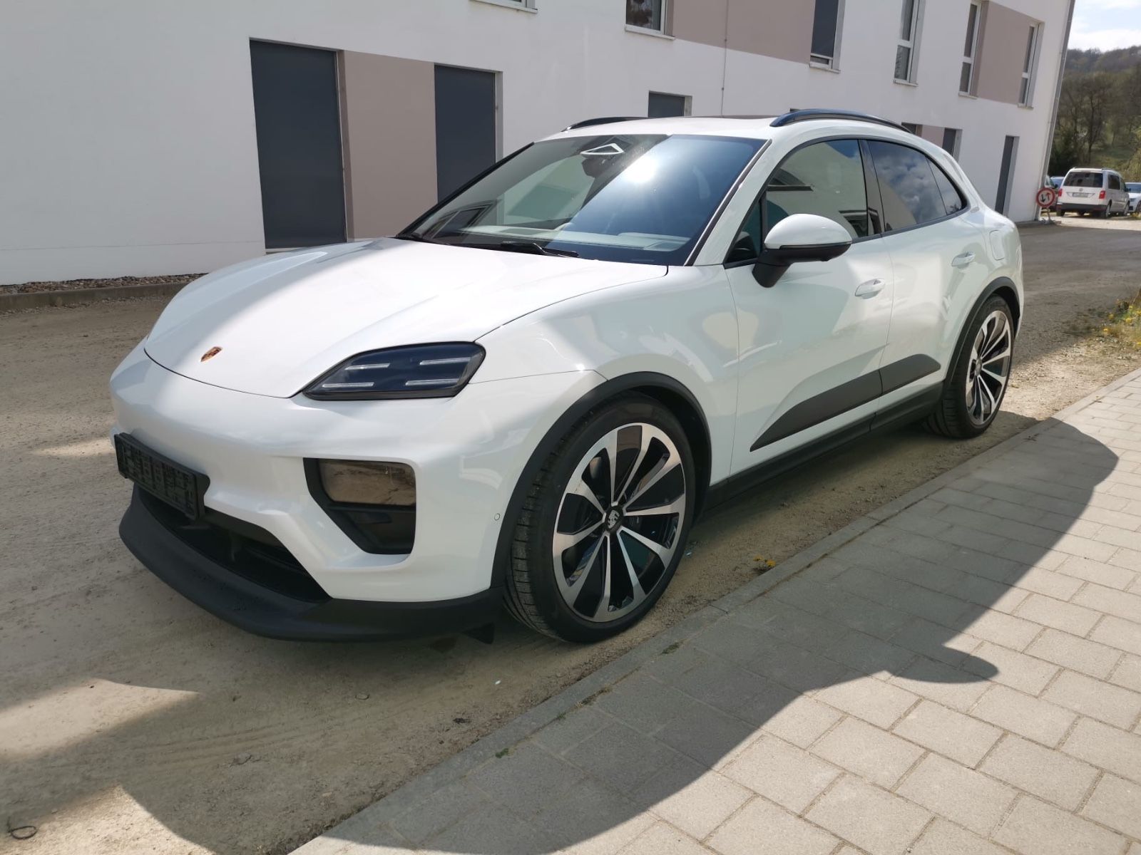 Porsche Macan 4 - Samsaru's Car Outlet