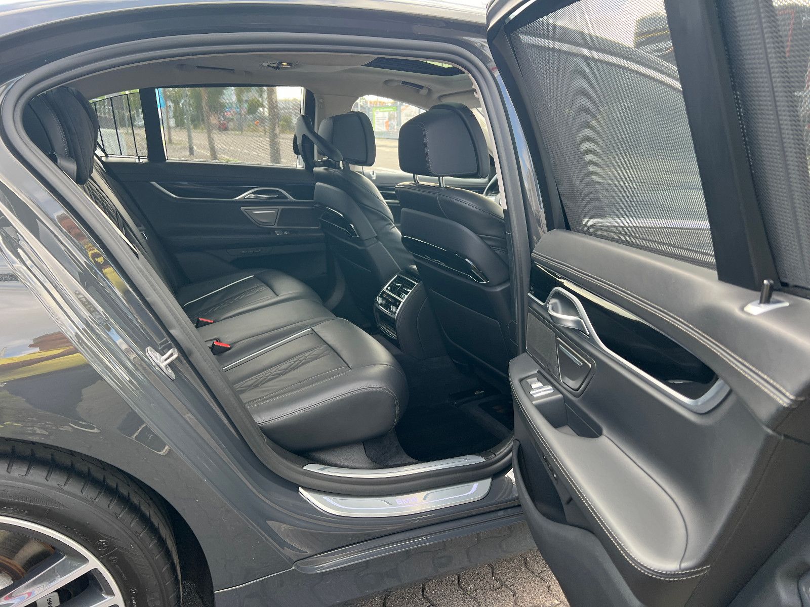 BMW 750 d xDrive HUD HK FINANZIERUNG