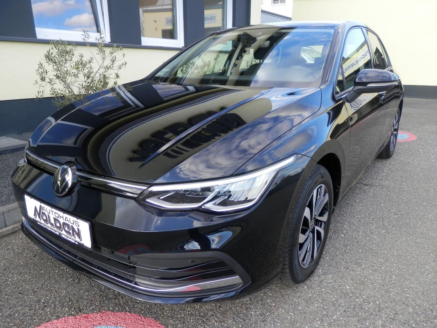 Volkswagen Golf Life - Samsaru's Car Outlet