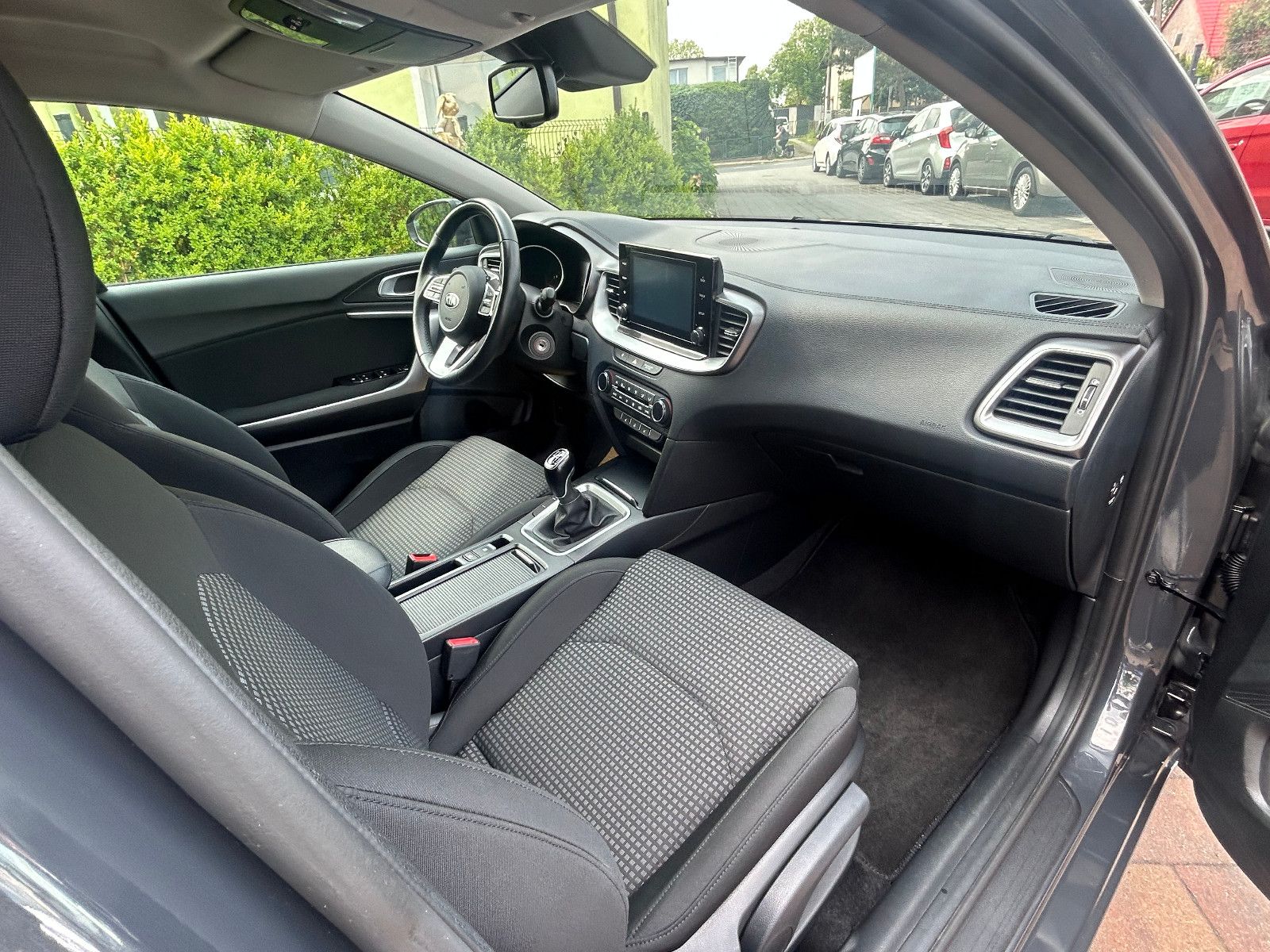Kia Ceed - Samsaru's Car Outlet