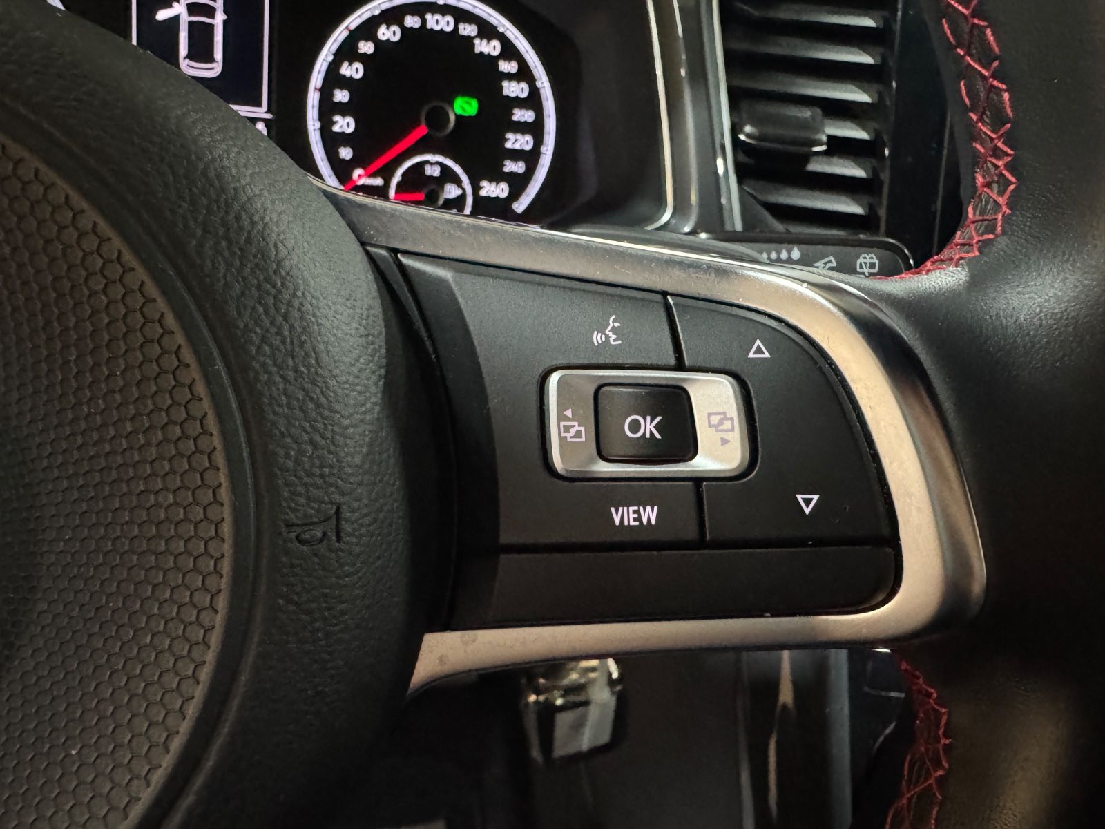 Volkswagen T-Roc Sport 1.5TSI DSG - Samsaru's Car Outlet