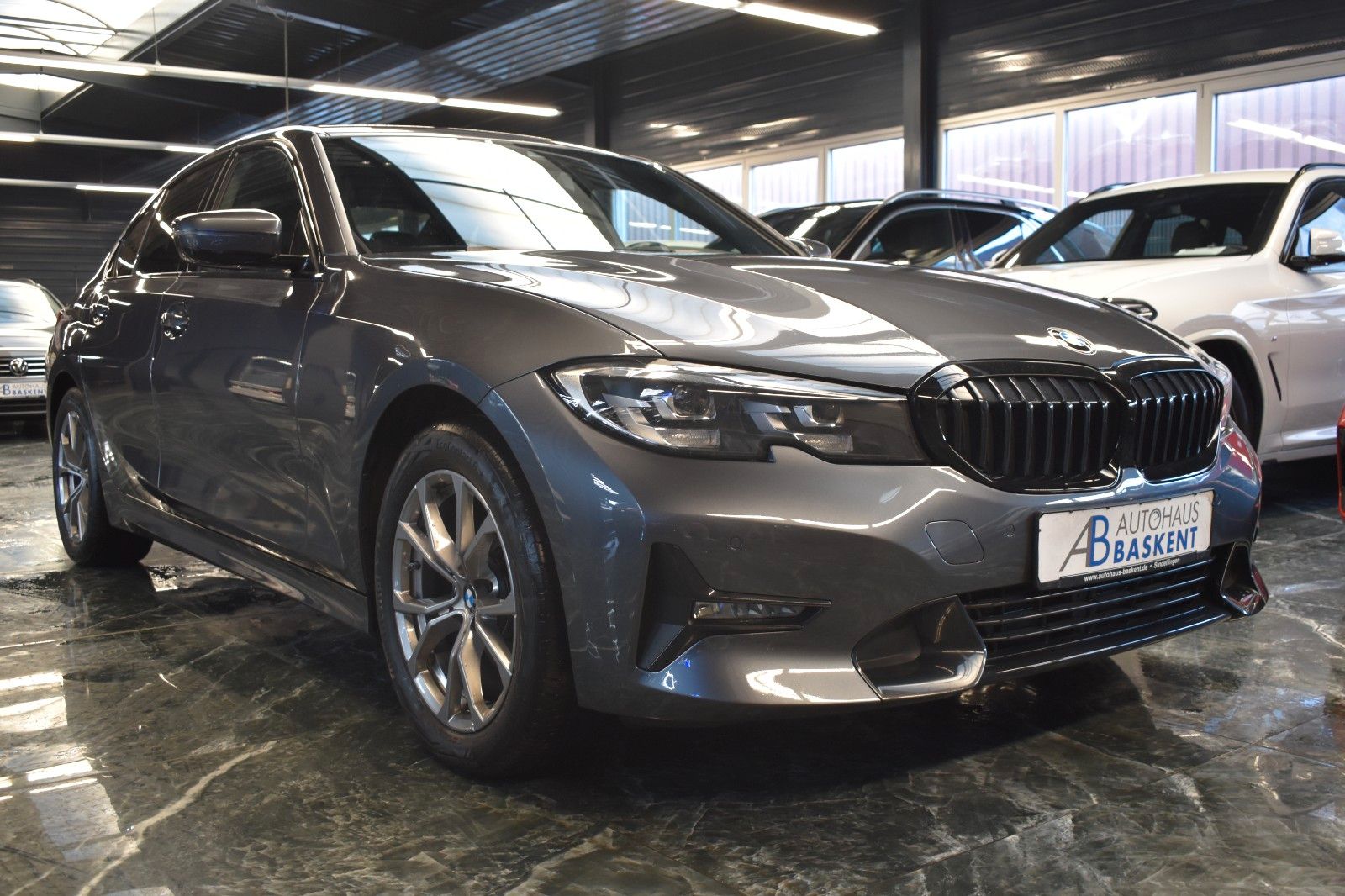 BMW 320 d xDrive SPORT LINE*M LENKRAD*AHK*LED*NAVI*
