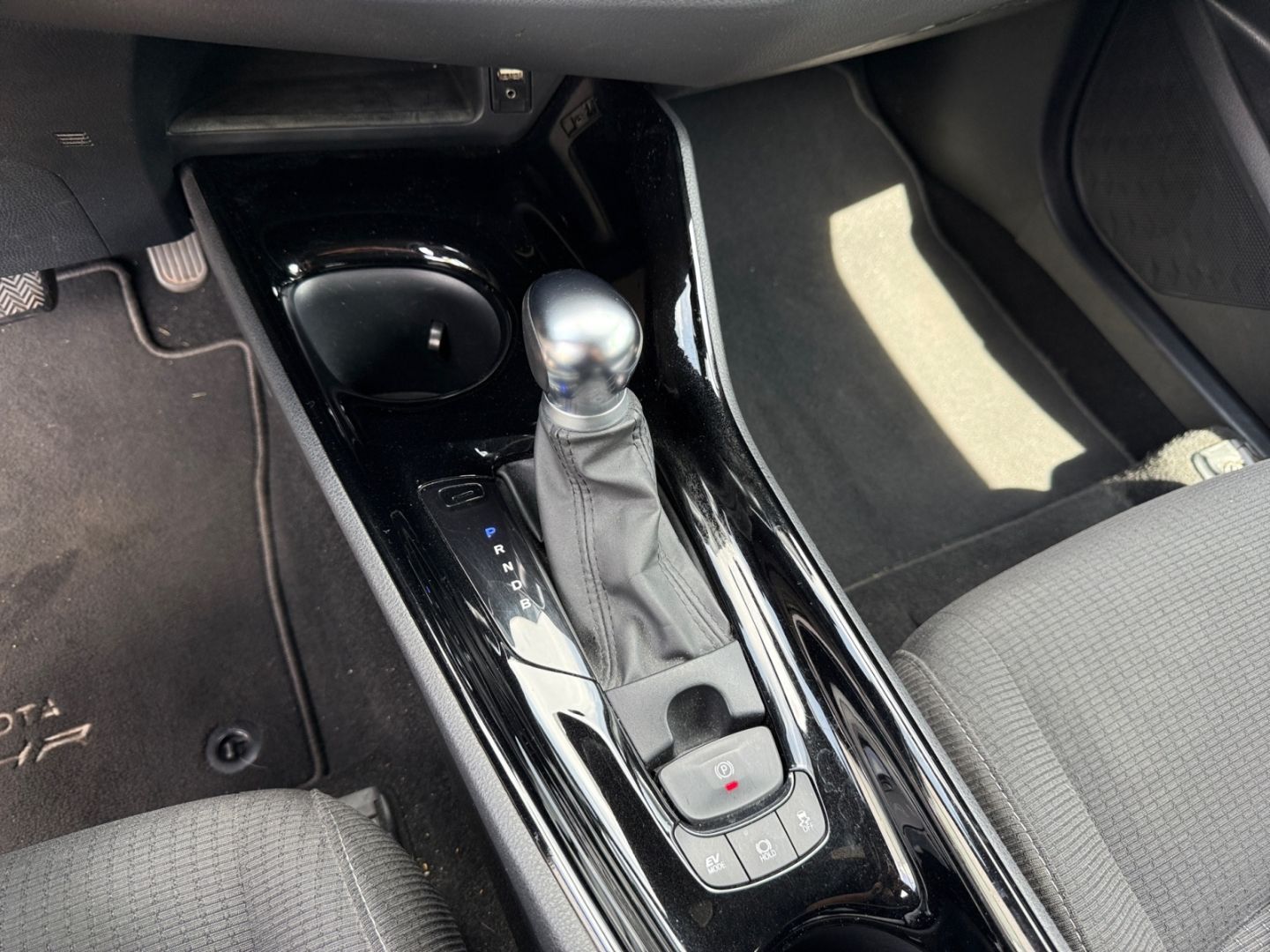 Toyota C-HR 1.8 Hybrid Club - Samsaru's Car Outlet