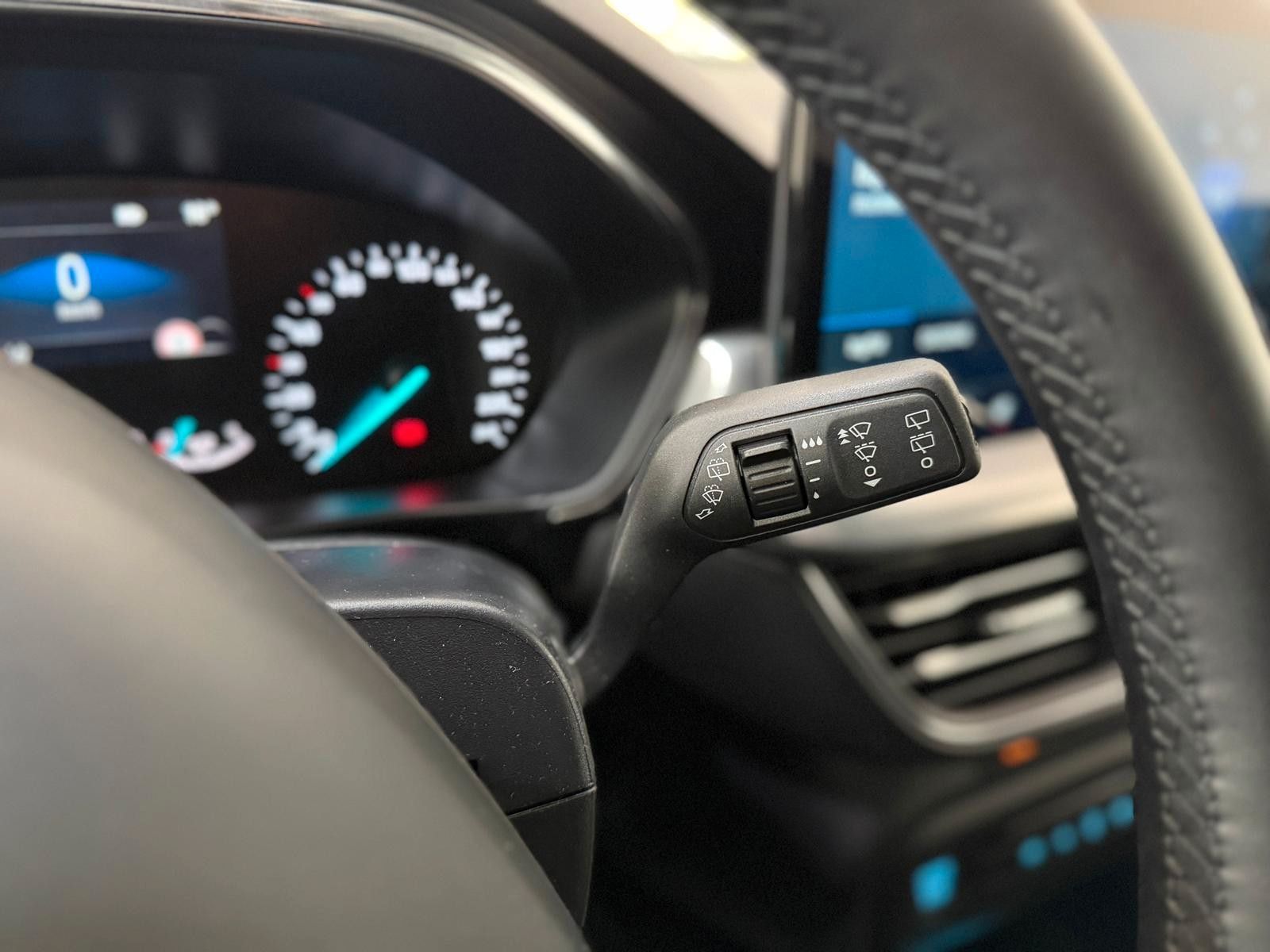 Ford Focus Turnier Titanium Aut. 1.Hand|AHK|Kamera
