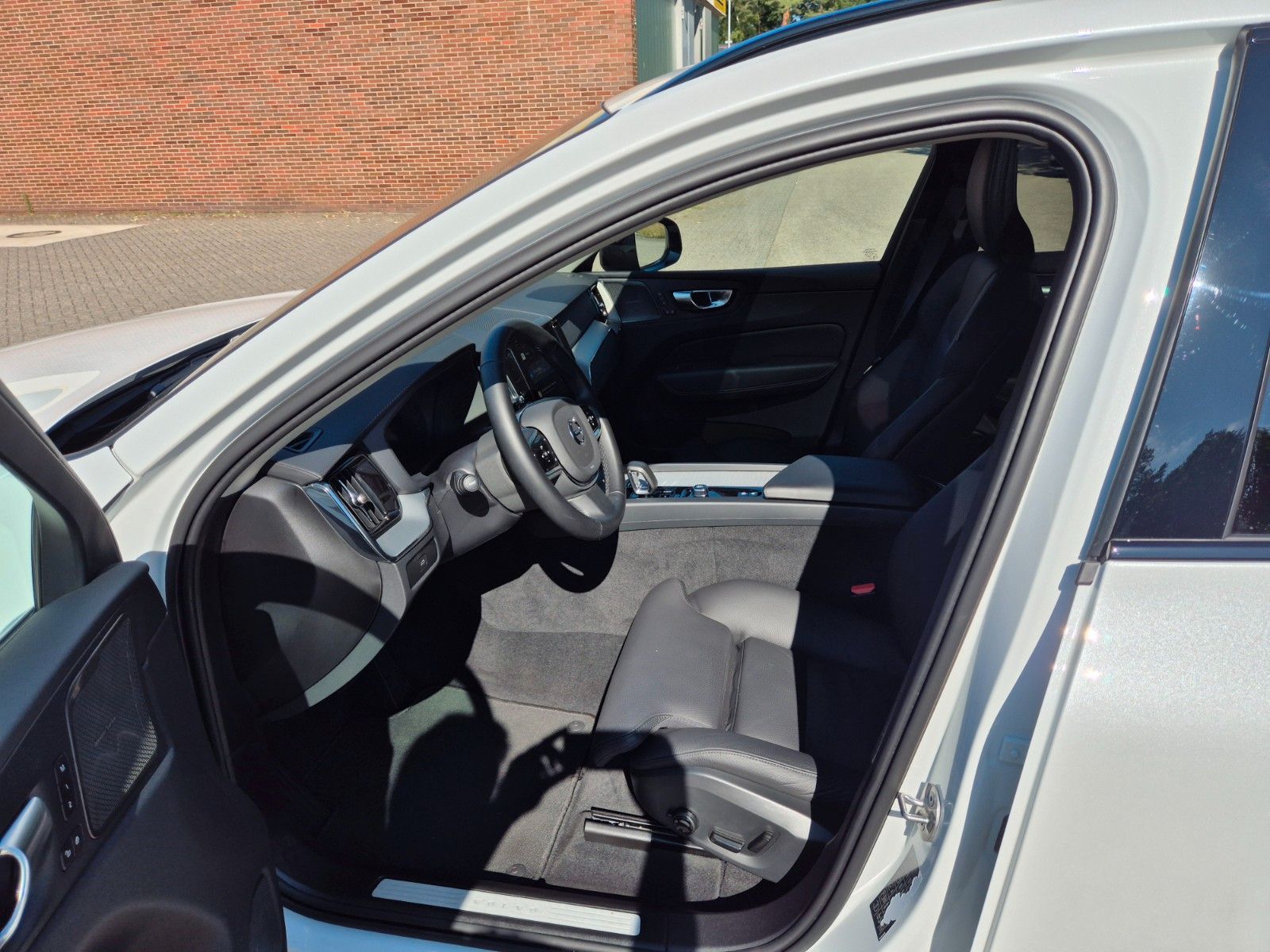 Volvo XC60 Ultimate Dark AWD B4 - Samsaru's Car Outlet