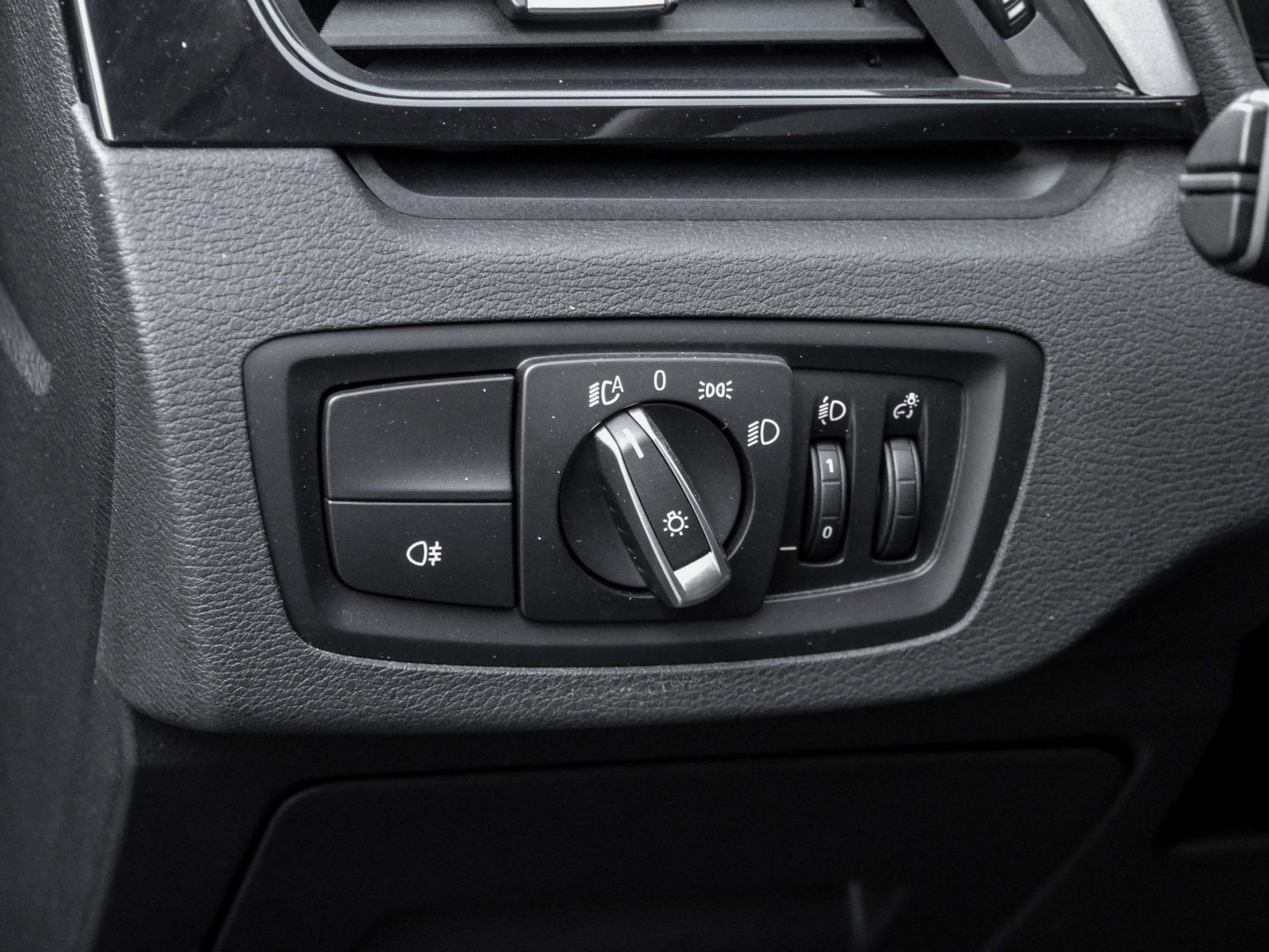 BMW X1 xDrive25e ADVANTAGE - Samsaru's Car Outlet