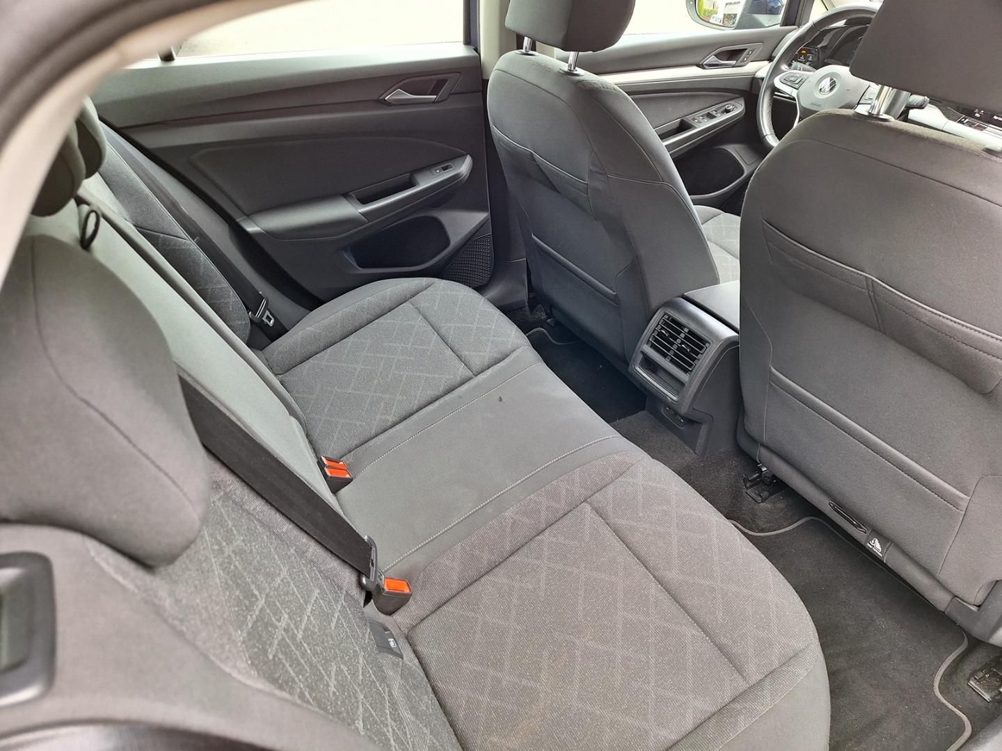 Volkswagen Golf Life 2.0 TDI DSG - Samsaru's Car Outlet
