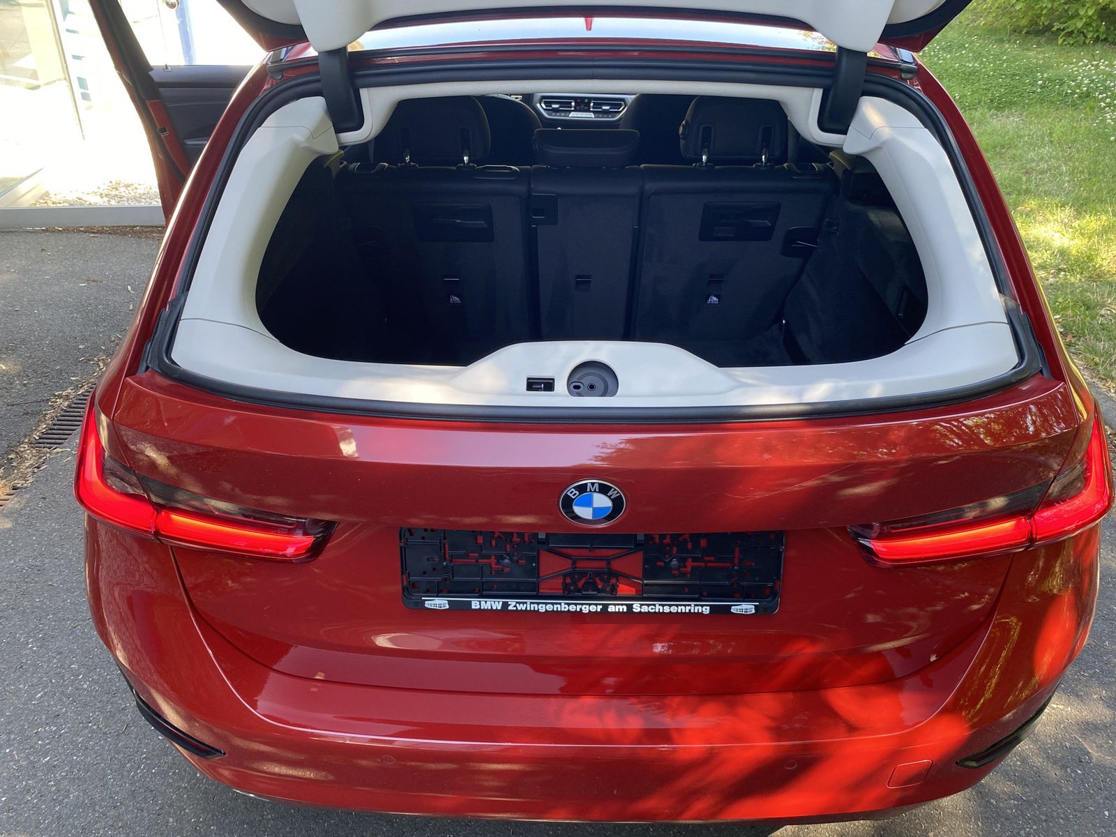 BMW 320d Navi Pro - Samsaru's Car Outlet