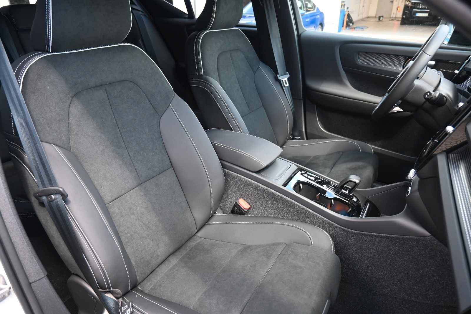 Volvo XC40 B4 DKG Plus Dark*H&K*FSHZG*360°*ACC*AHK
