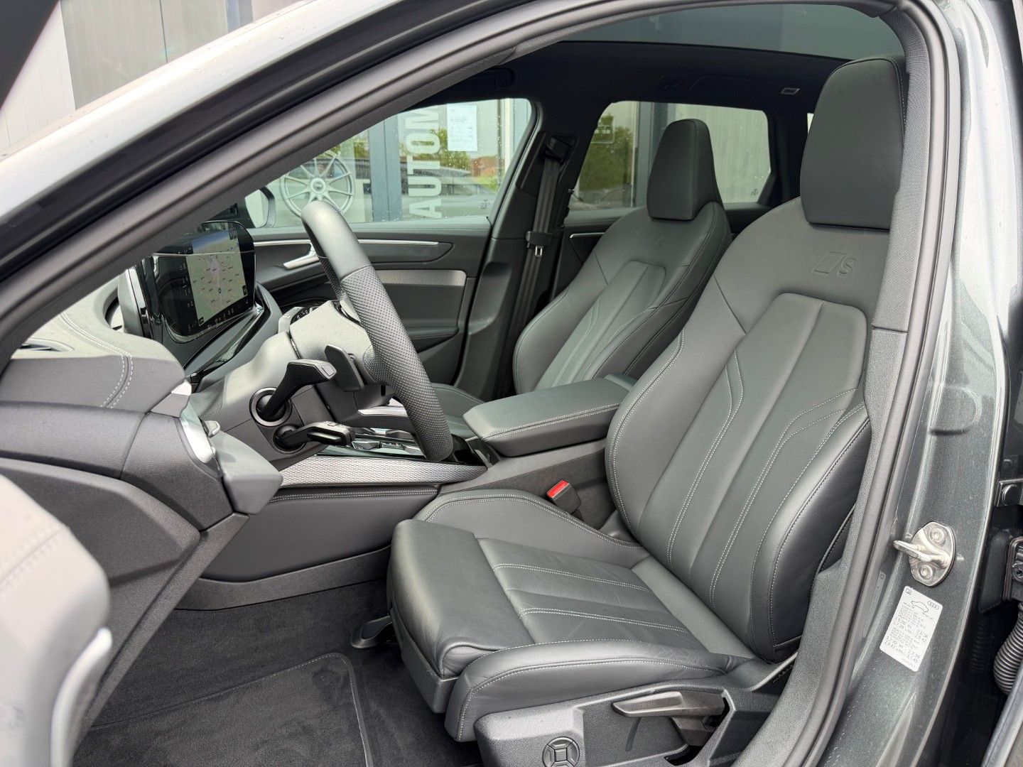 Audi A6 Avant TDI S Line Black *19''*Pano*360°*Matrix