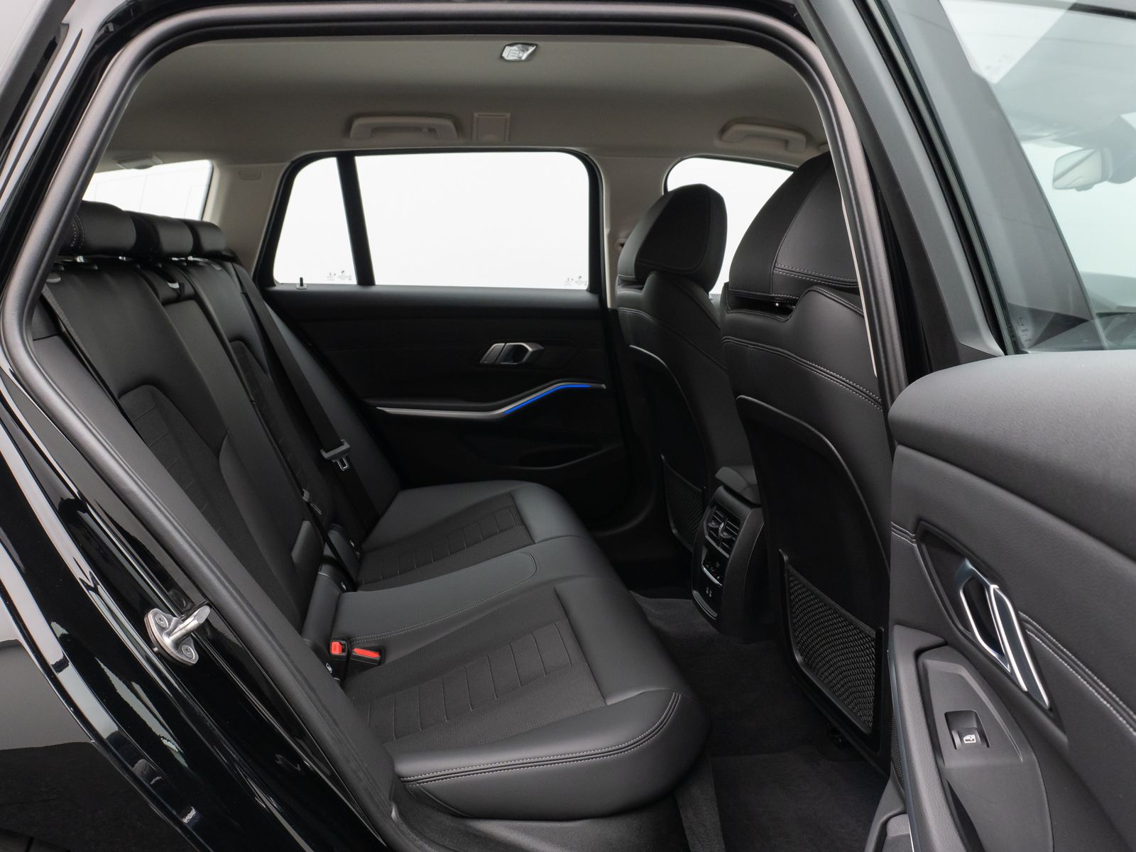 BMW 320d SportLine - Samsaru's Car Outlet