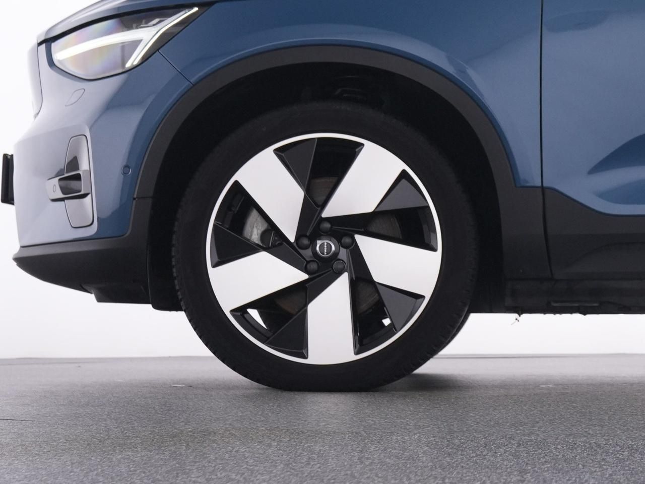 Volvo XC40 PURE ELECTRIC ULTIMATE AHK+LM 20''+MET+360°