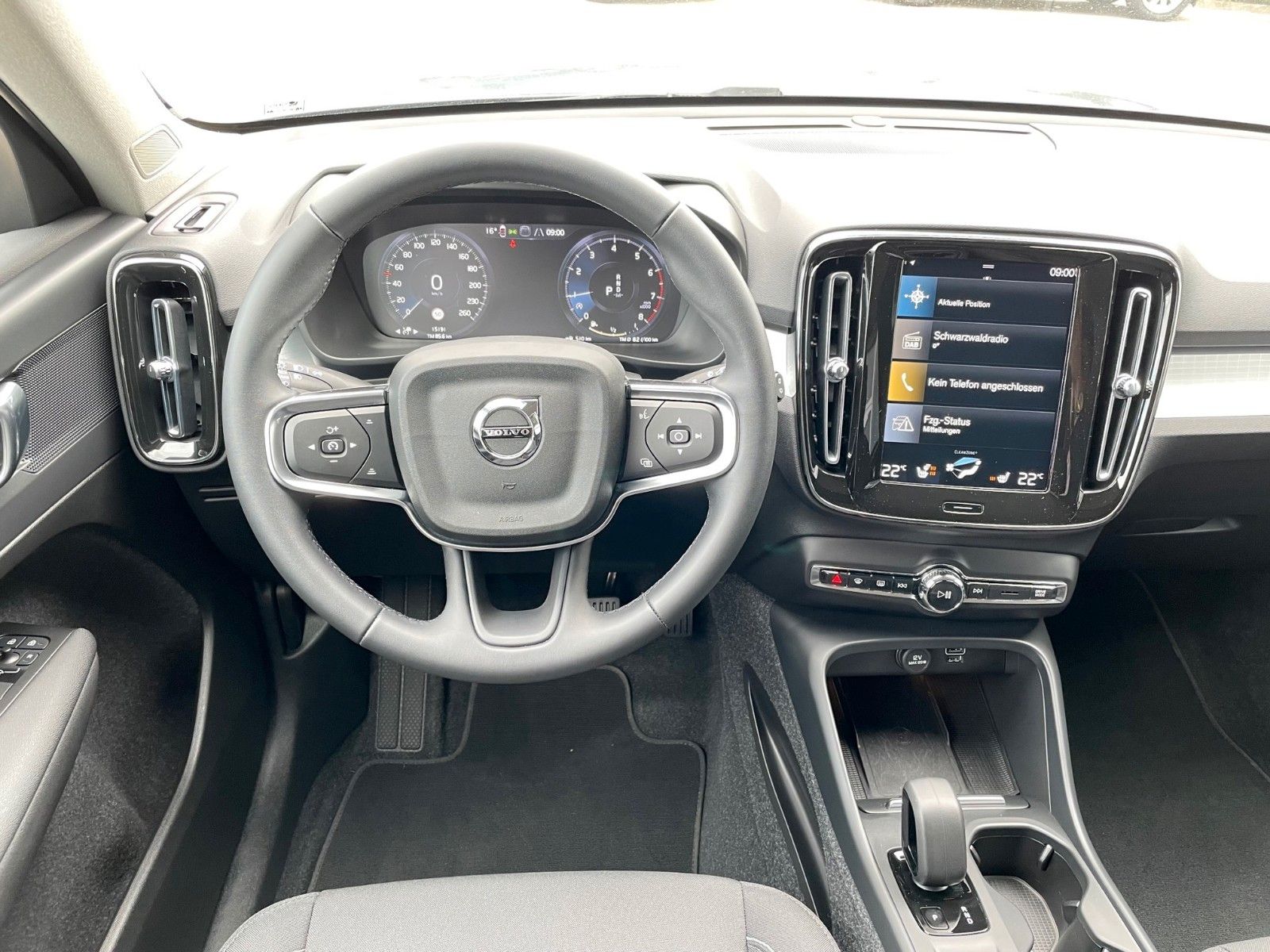Volvo XC40 T3 Geartr. MOMENTUM PRO-AHK-Cam-Pilot-Keyl